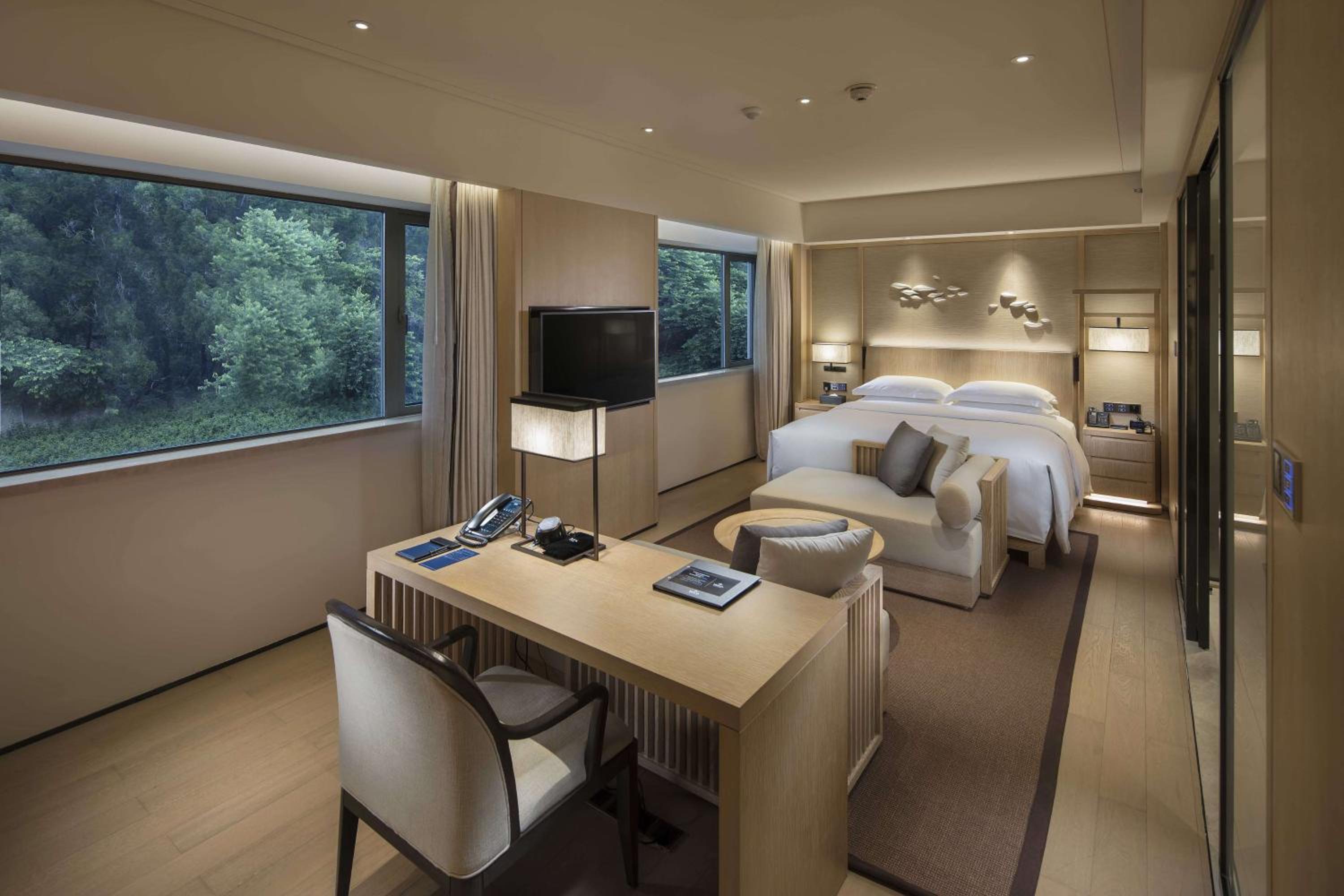Premium King Room - Nanhai Wing