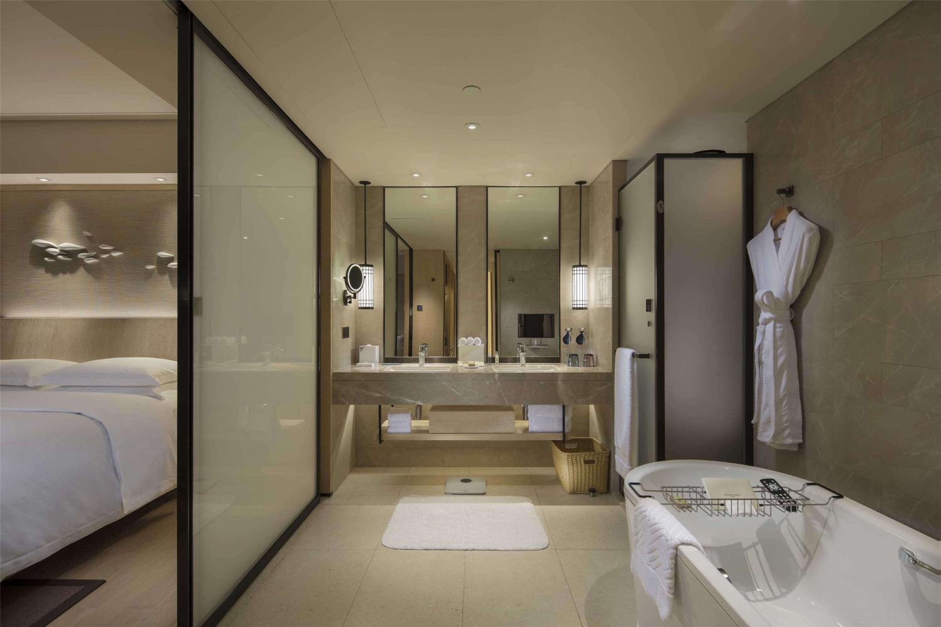 One-Bedroom King Suite with Garden View