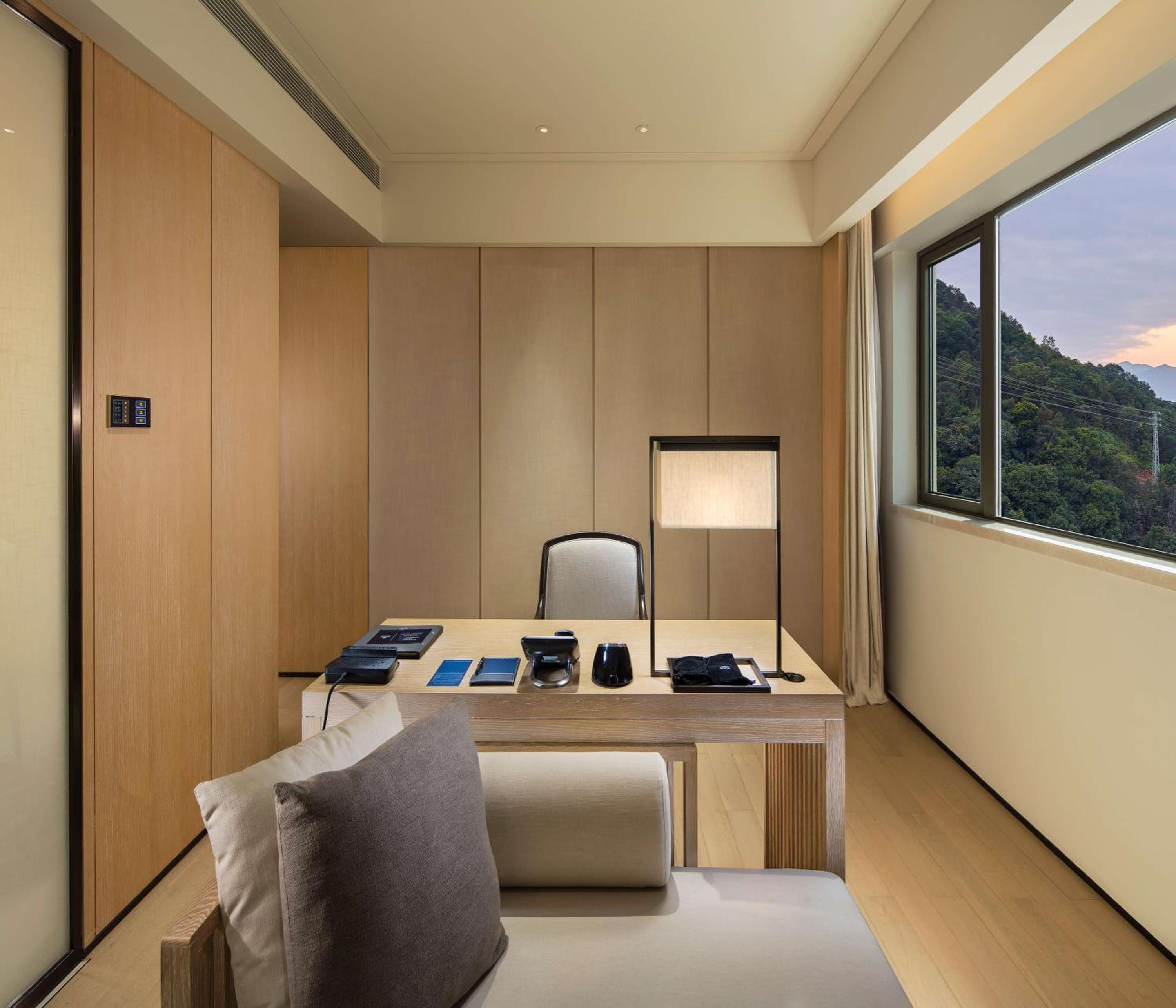Premium King Room - Nanhai Wing