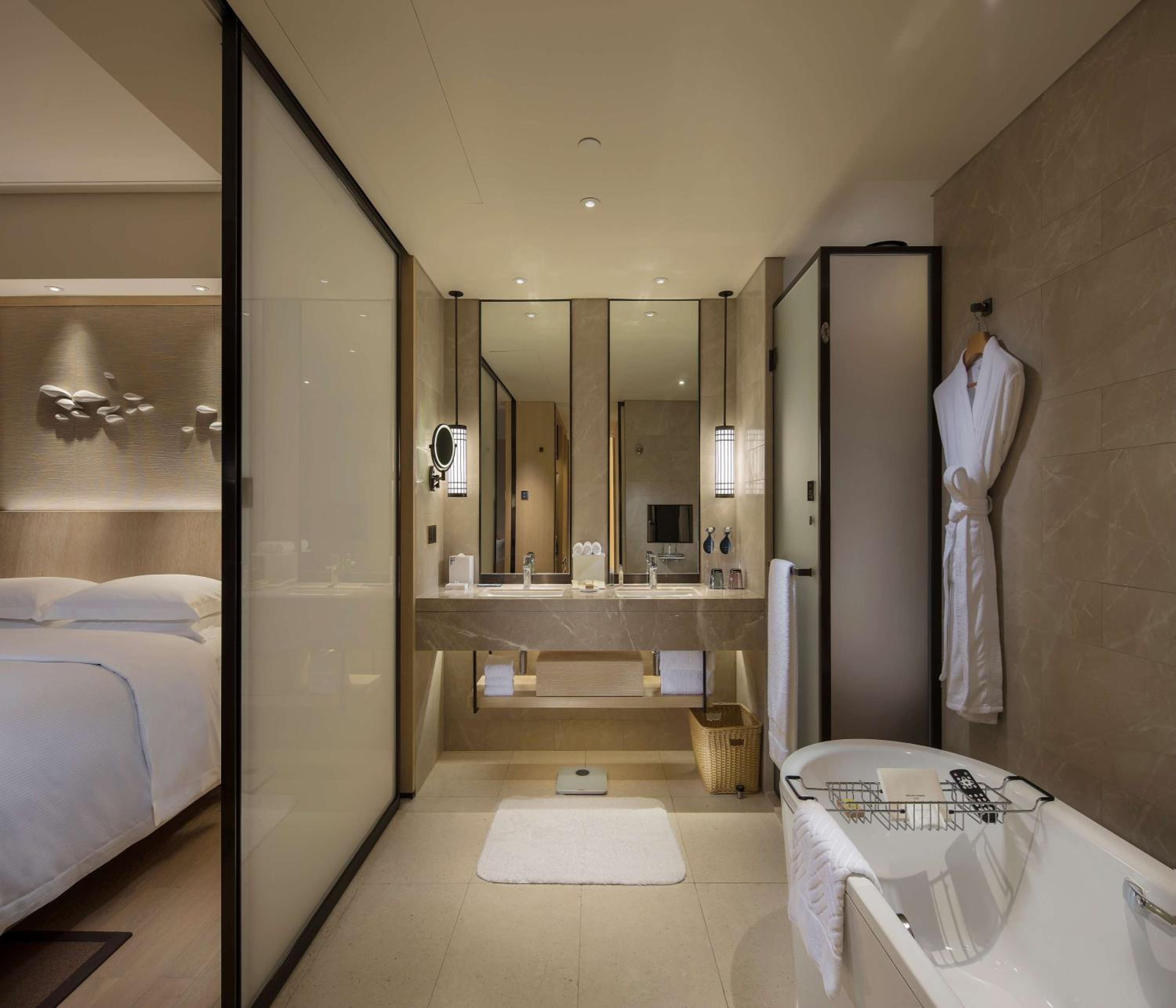 Suite with Mountain View - Nanhai Wing thumbnail 5