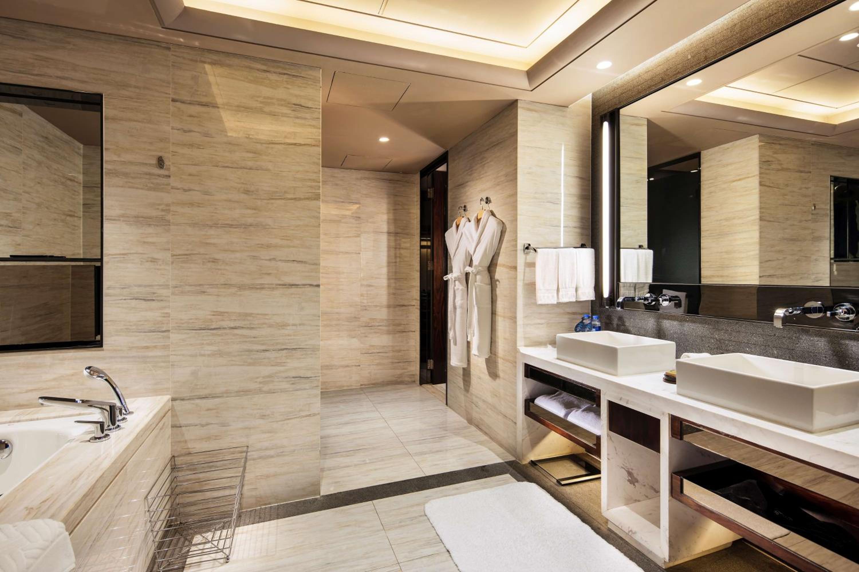 King One Bedroom Suite W/ Balcony WangHai Wing