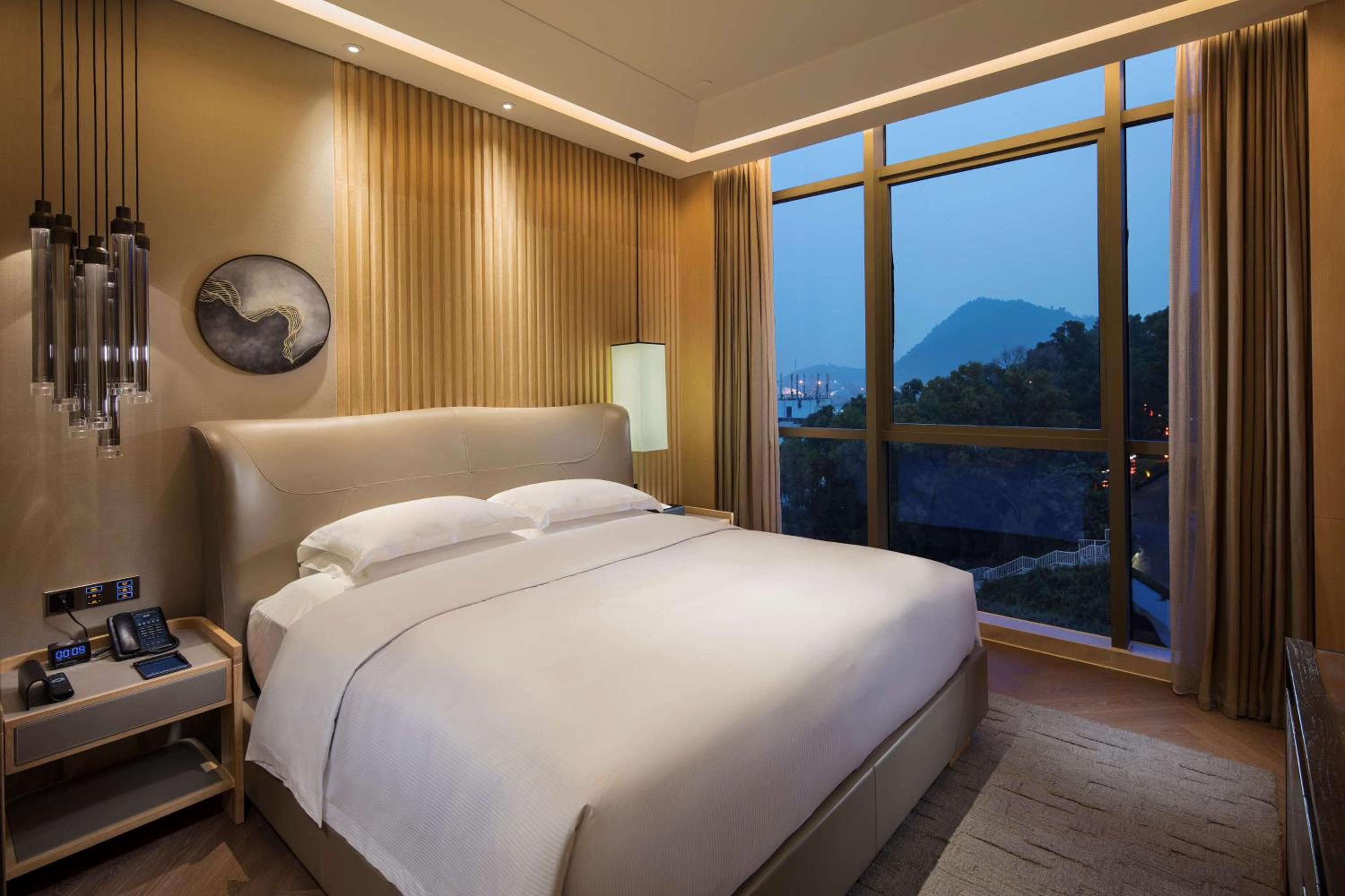 Two-Bedroom King Penthouse - Nanhai Wing thumbnail 5