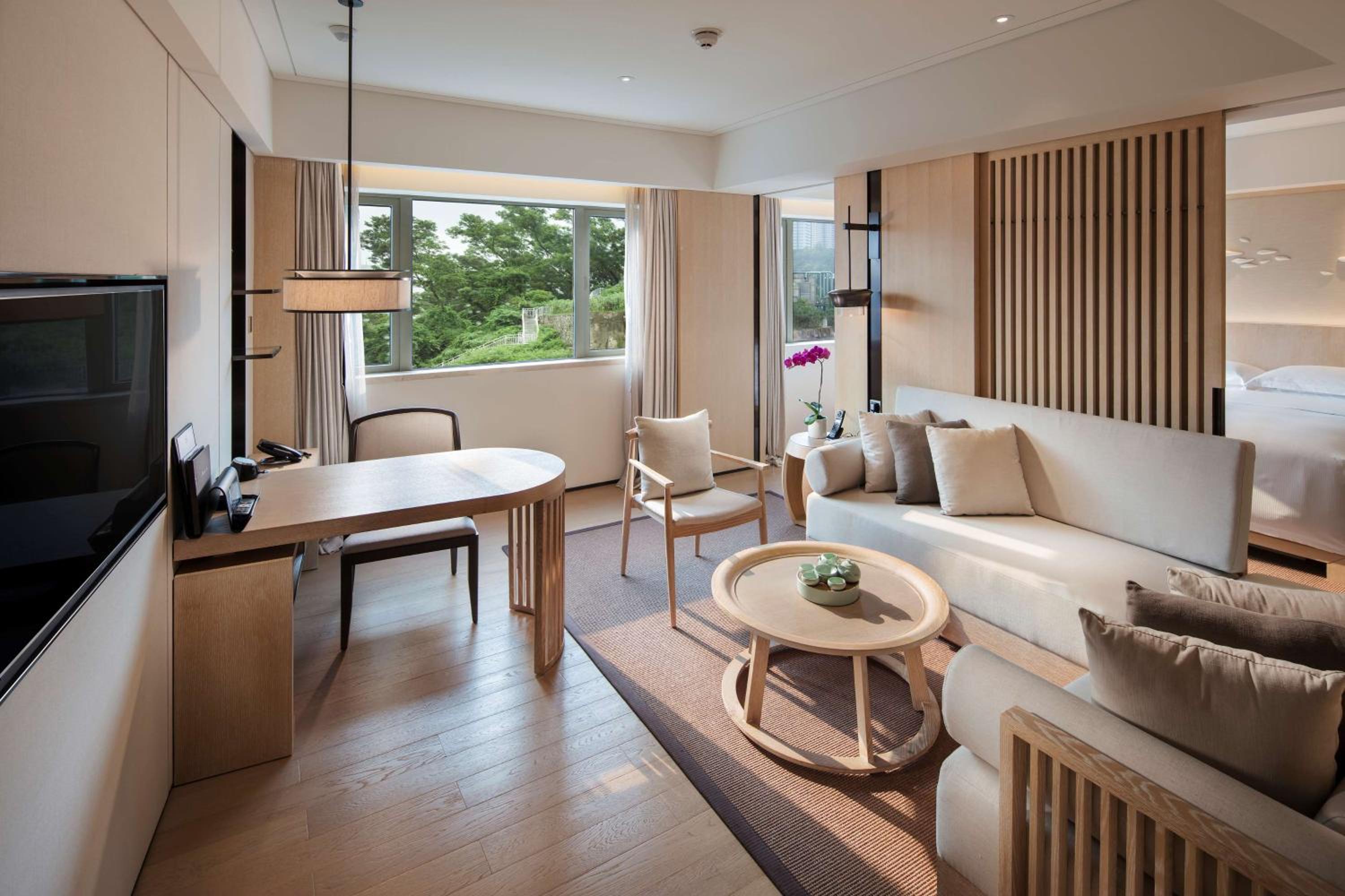 Suite with Mountain View - Nanhai Wing