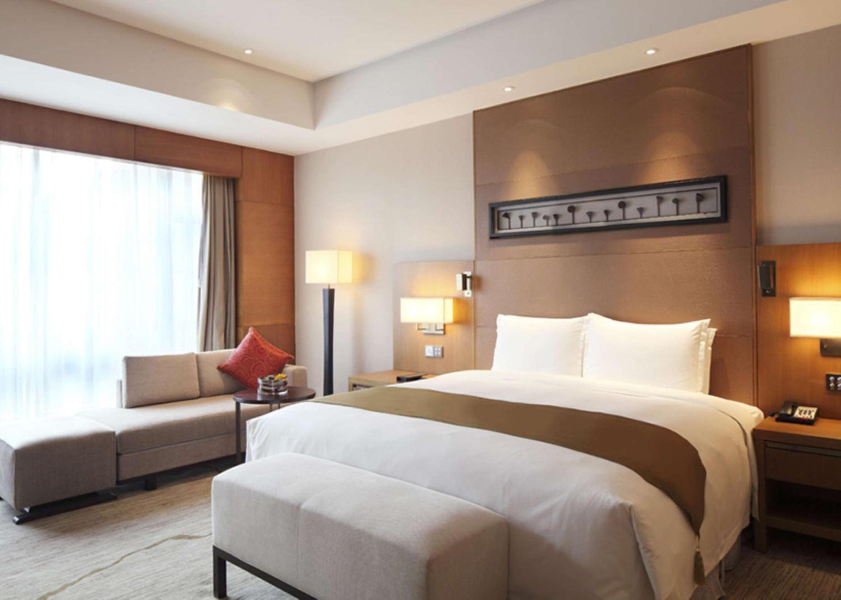 Deluxe King Suite - Lounge Access photo 1