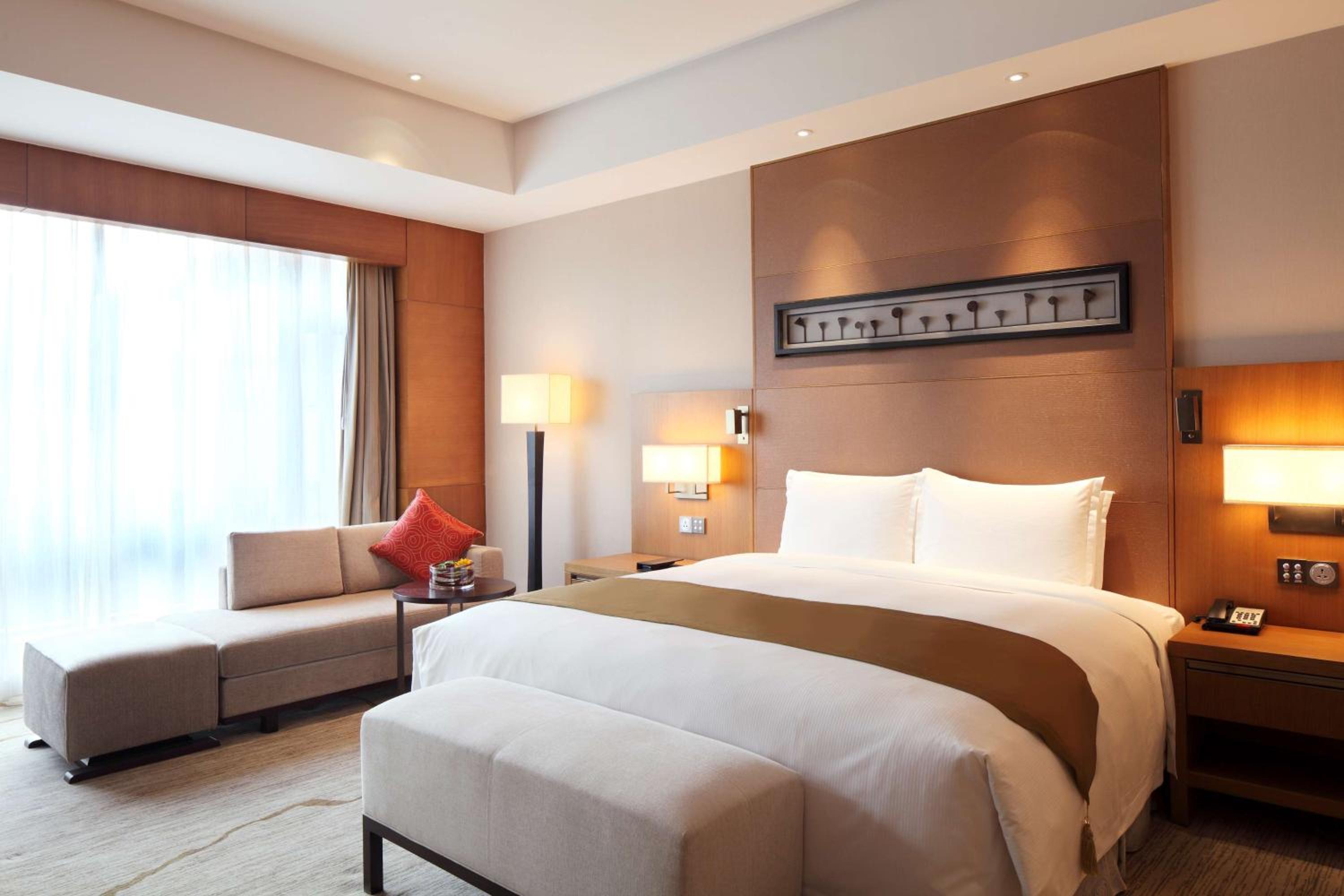 Executive King Suite with Lounge Access photo 1