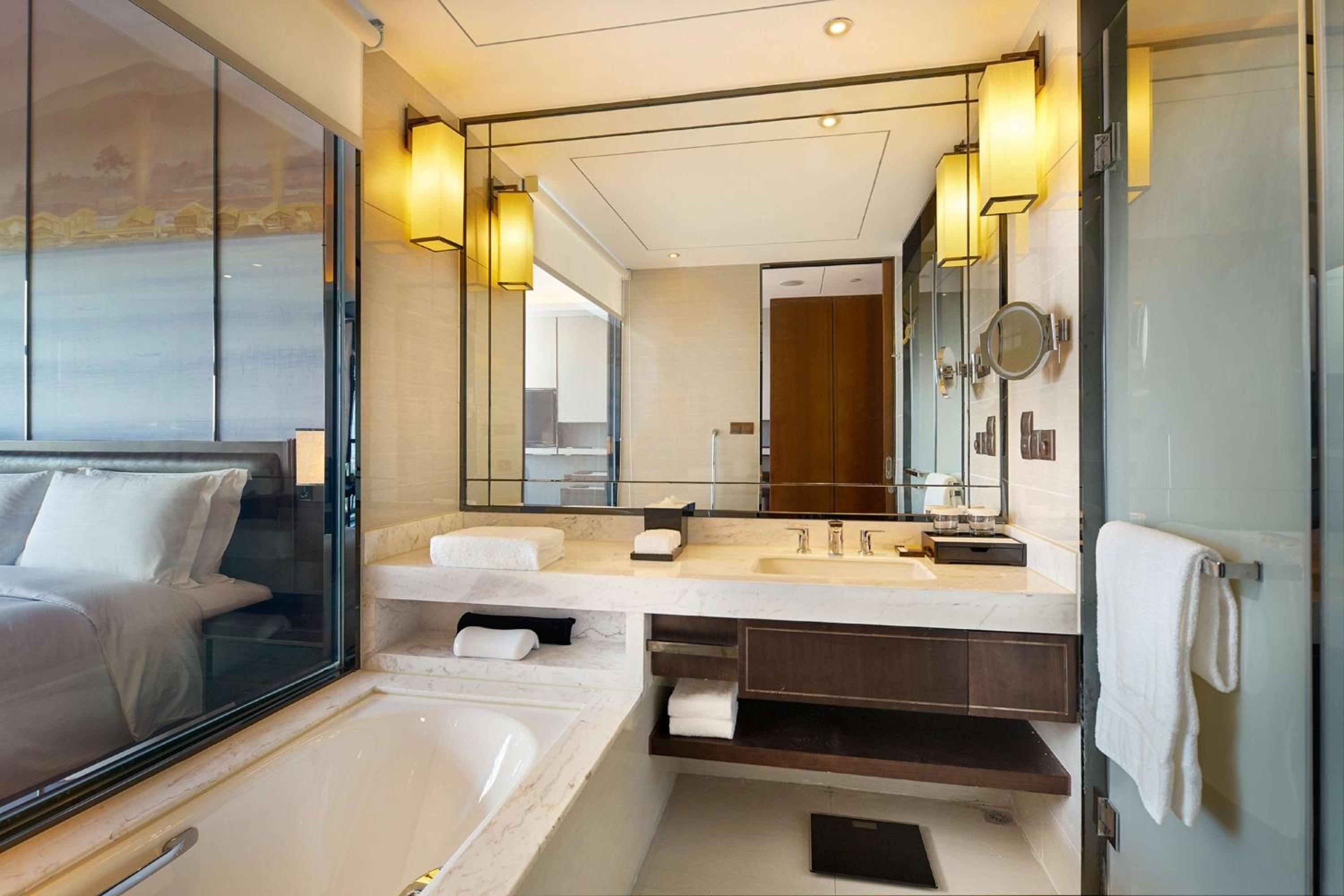 Deluxe King Room photo 3