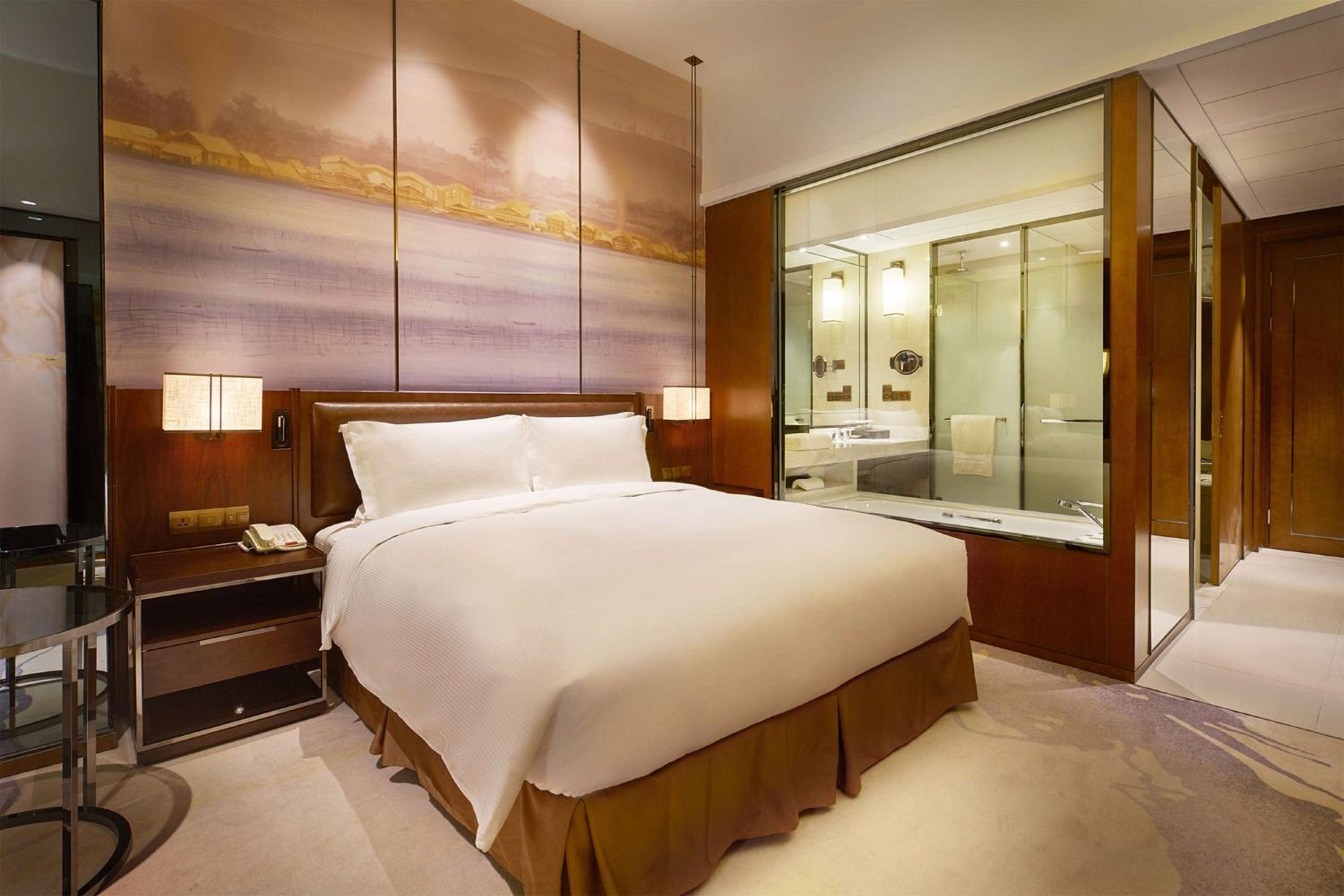 Deluxe King Room photo 2
