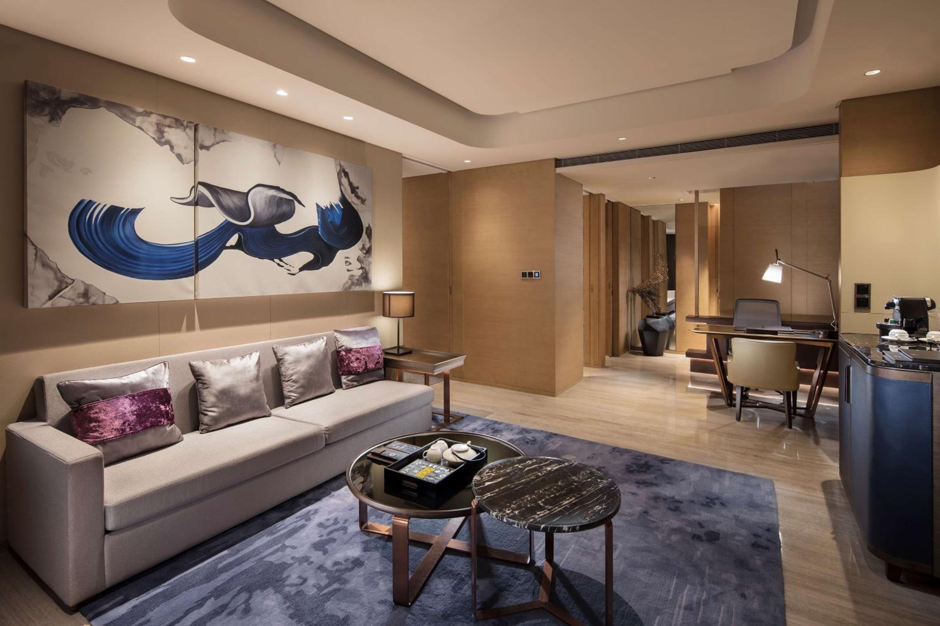 One-Bedroom King Suite