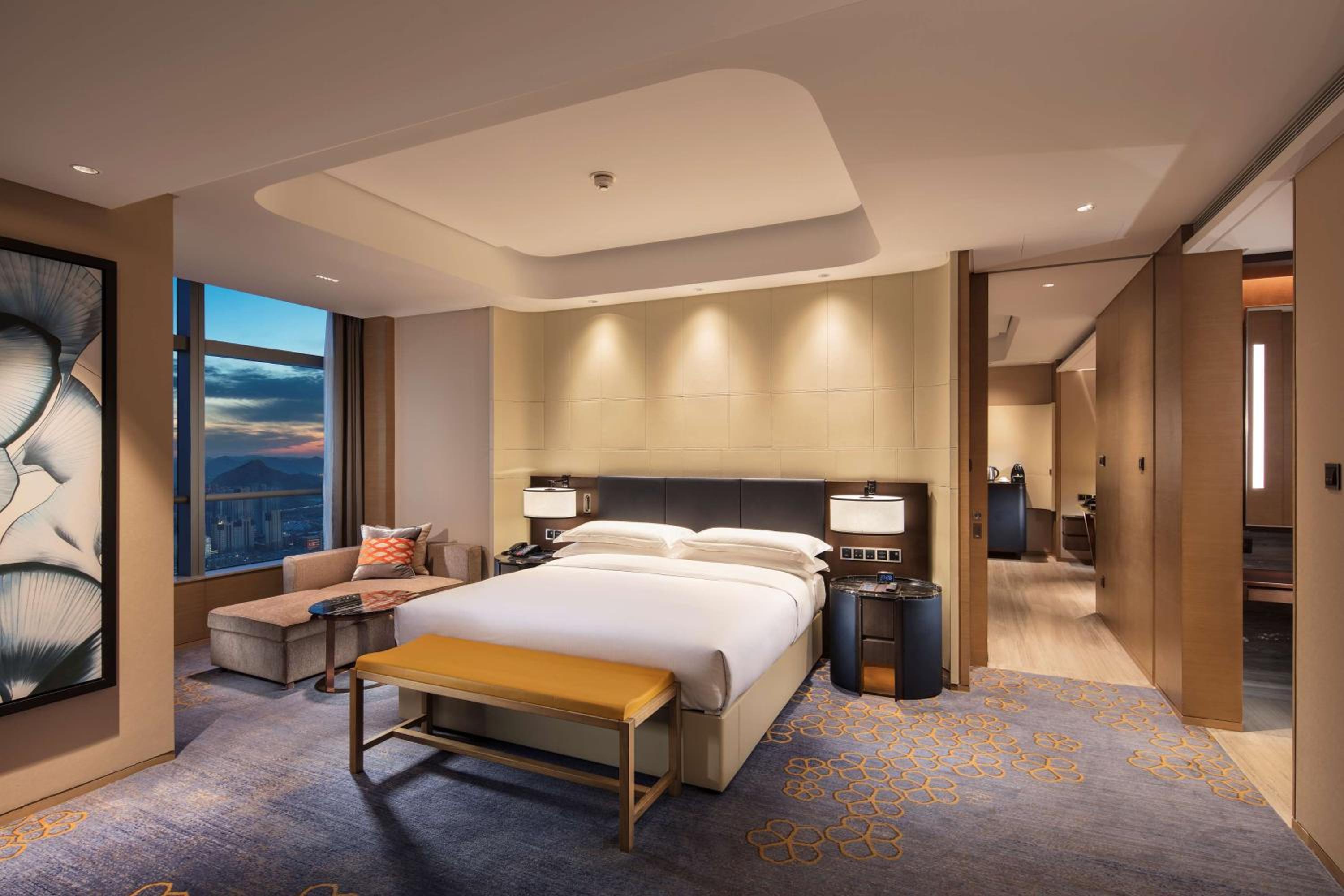 Deluxe One-Bedroom King Suite