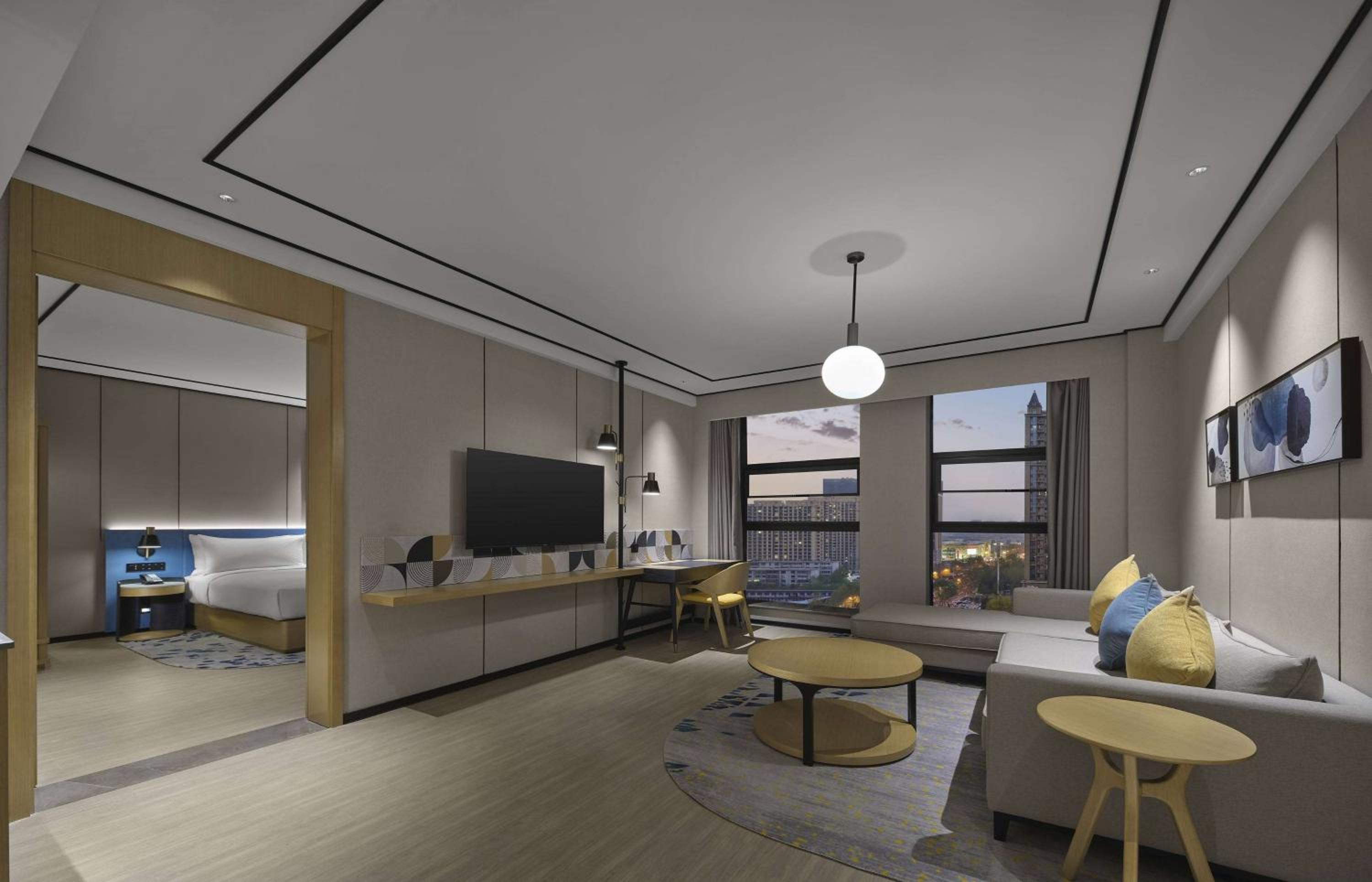 Deluxe King Suite - Photo 2