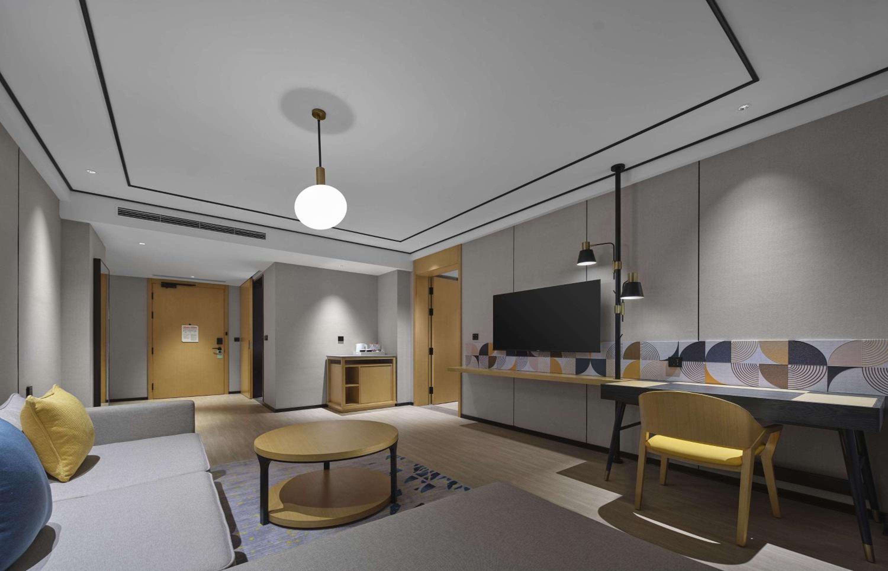 Deluxe King Suite - Photo 3