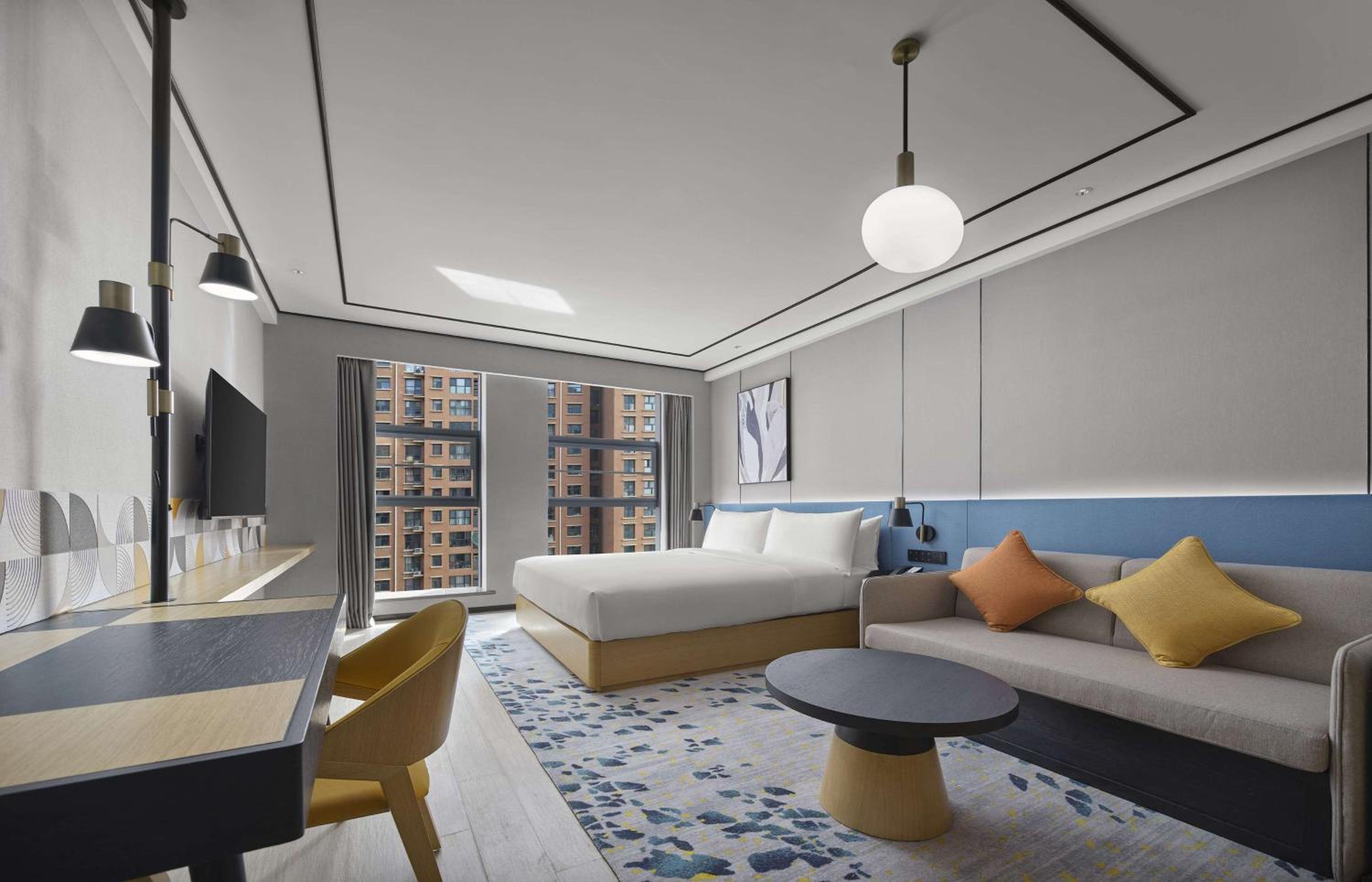 King Room with Sofa Bed - Photo 3