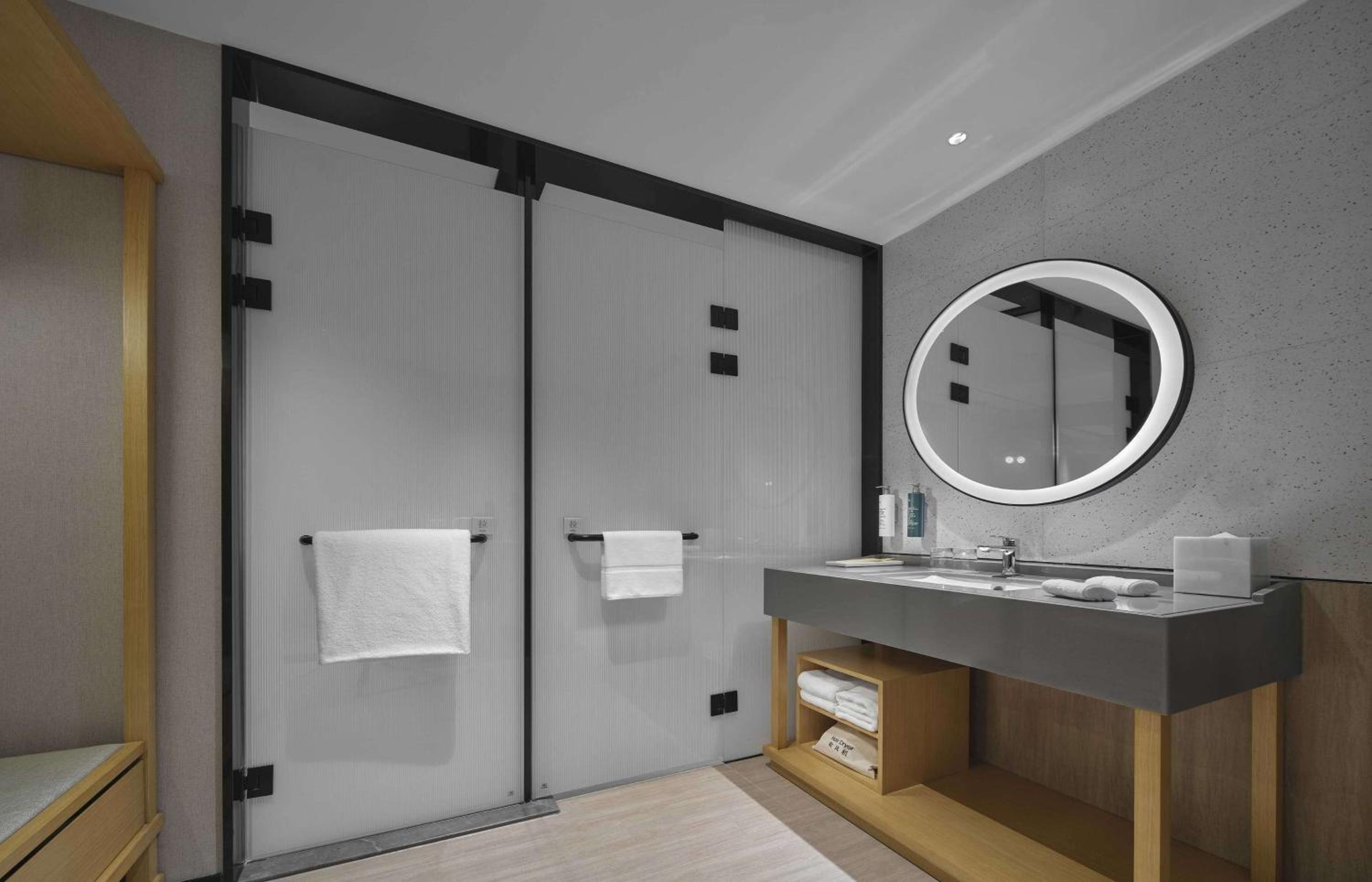 King Guest Room - Photo 2