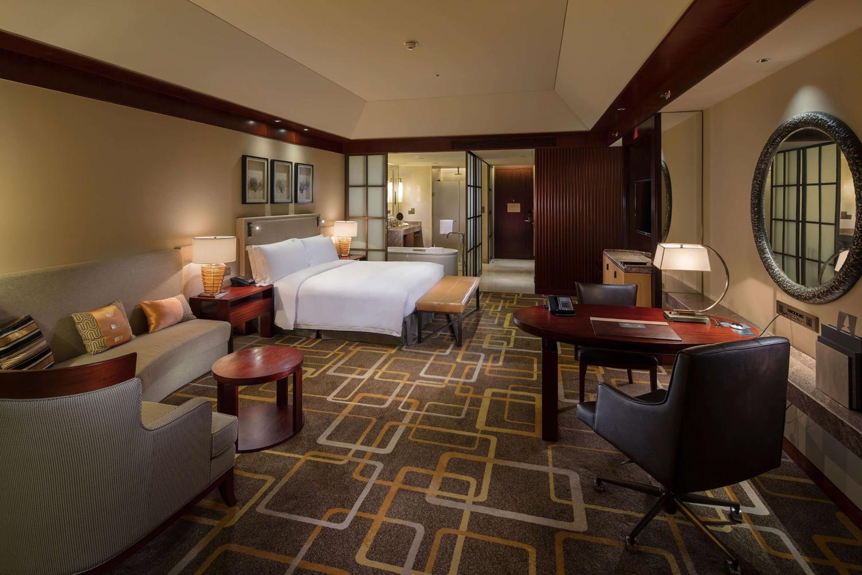 King Room with Roll-In Shower - Disability Access