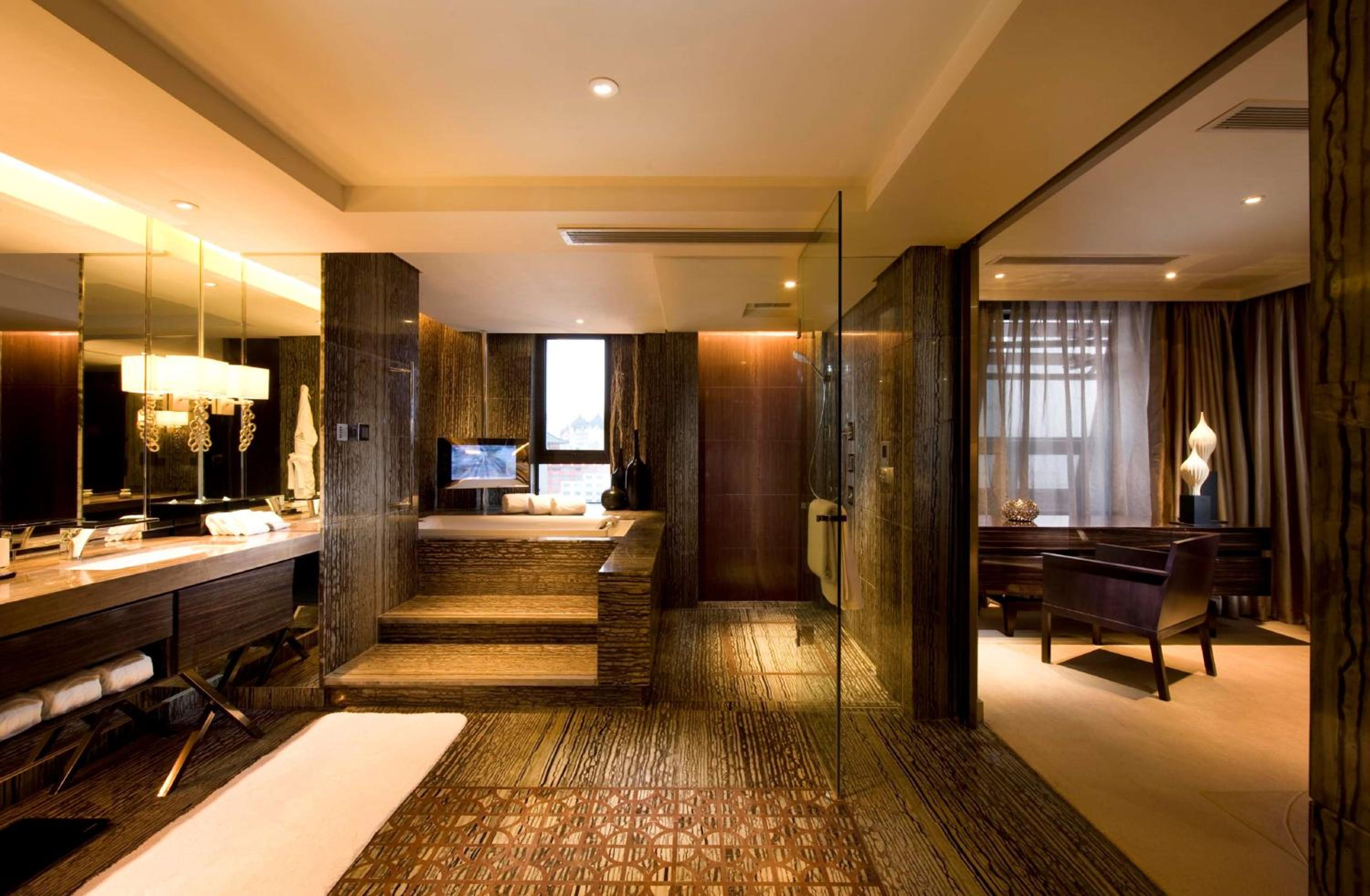 Premier King Suite - Photo 3