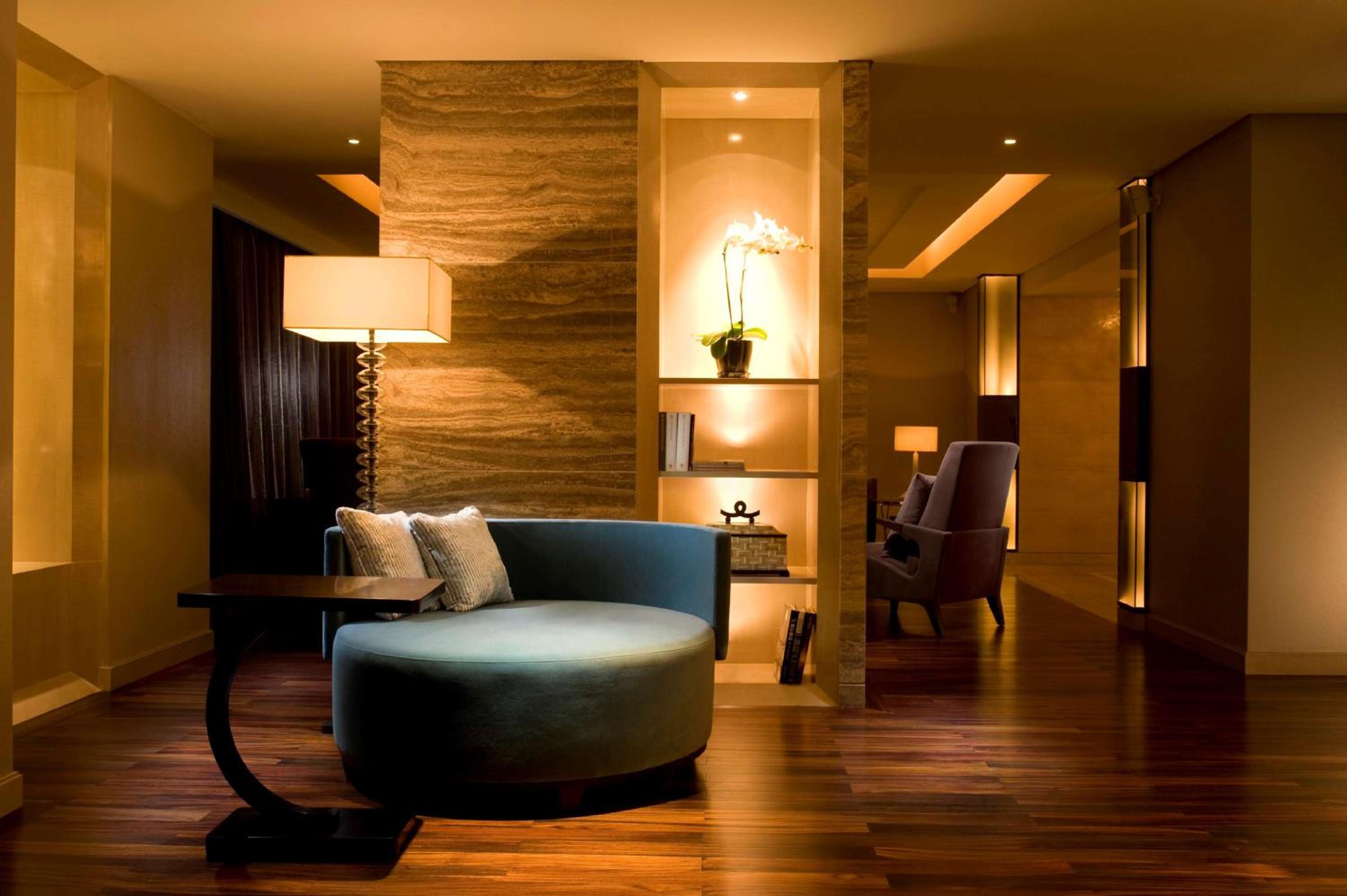 Premier King Suite - Photo 2