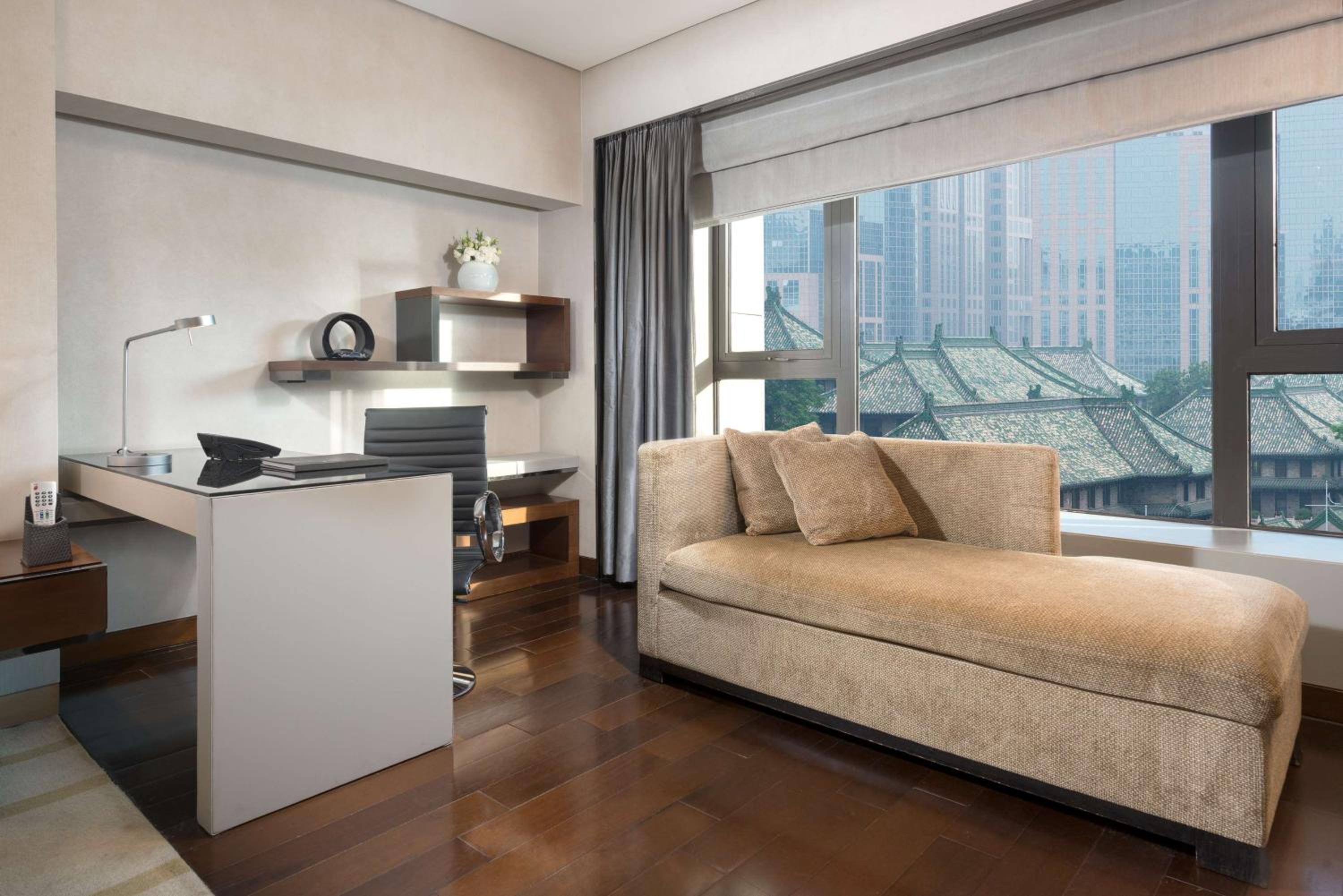 Deluxe King Room - Photo 1