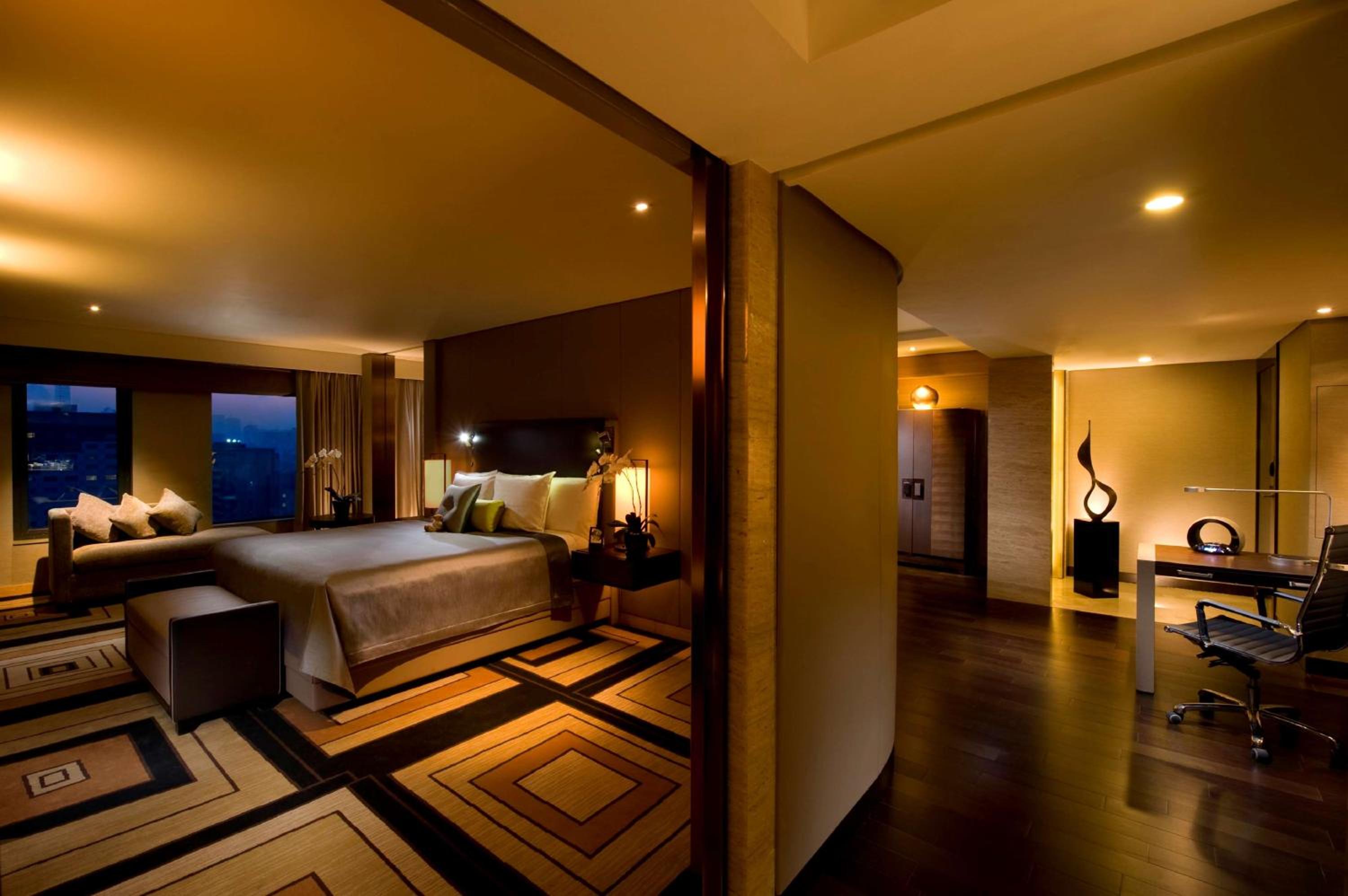 Deluxe King Suite - Photo 1