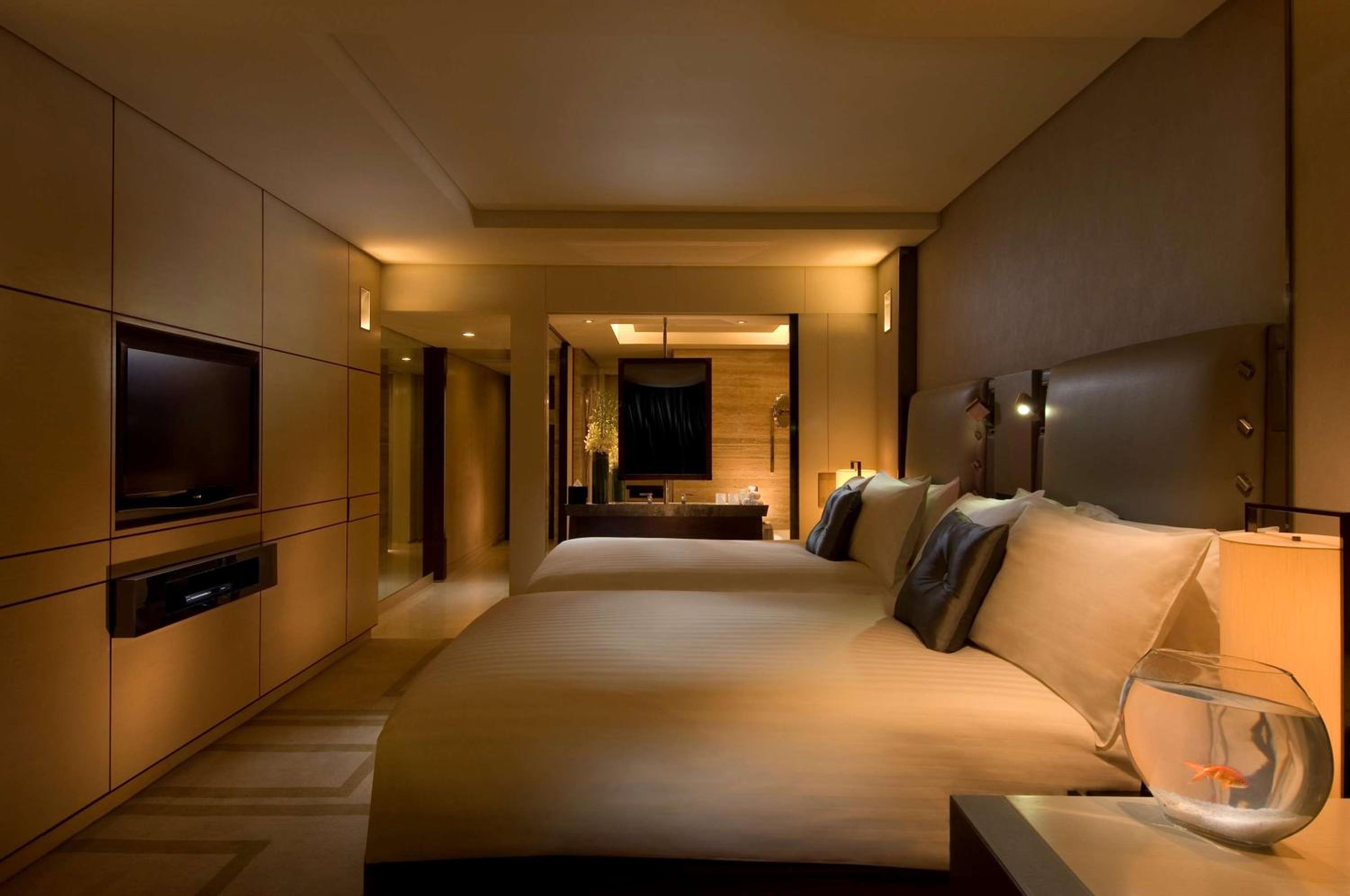 Deluxe Twin Room thumbnail 5