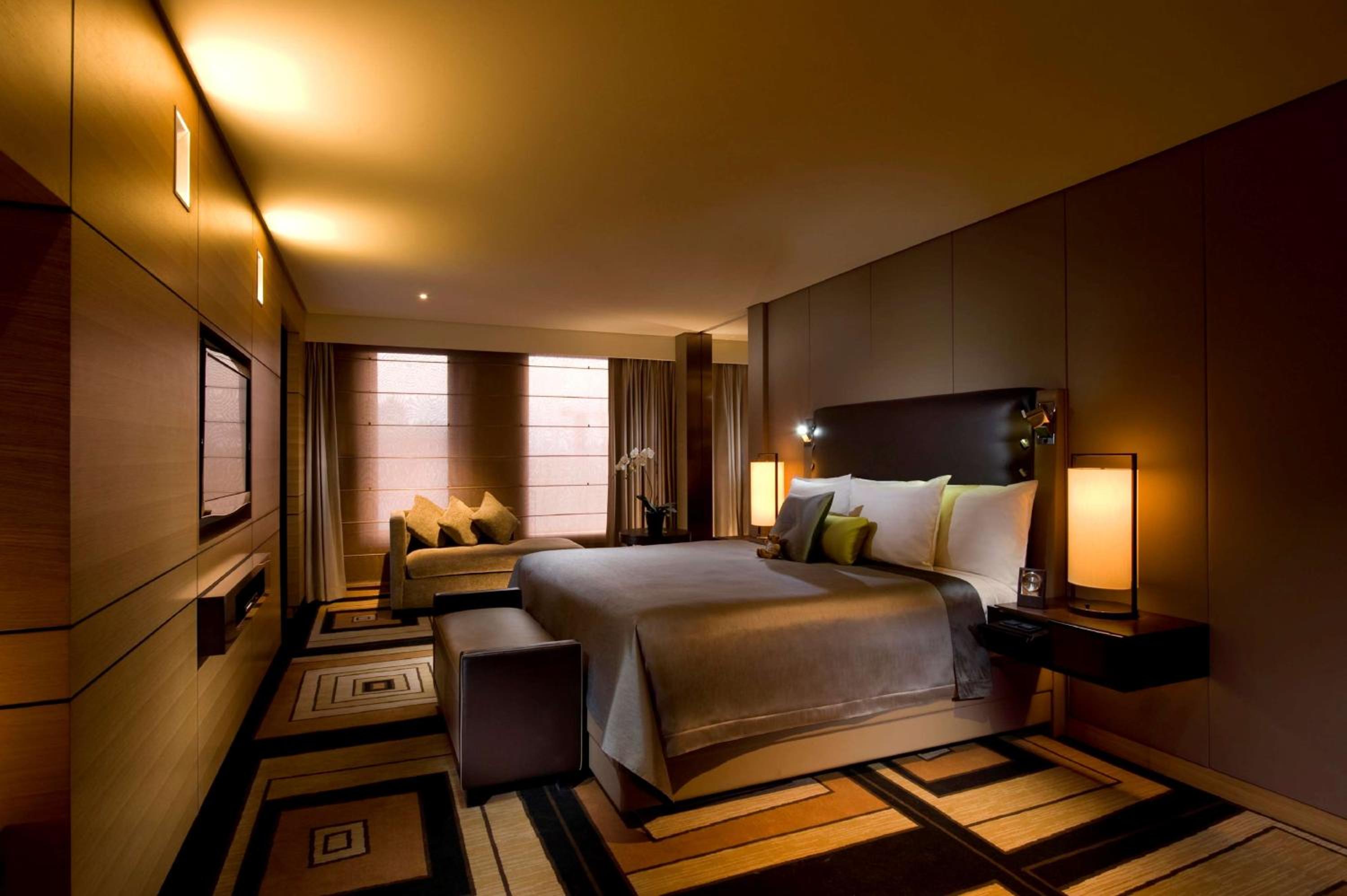 Deluxe King Suite - Photo 2