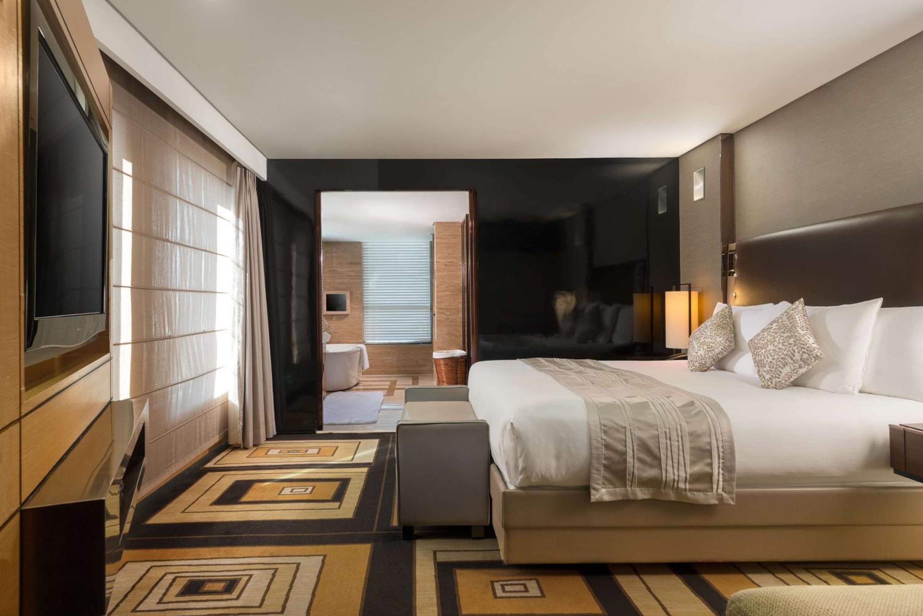 Premier King Suite - Photo 1
