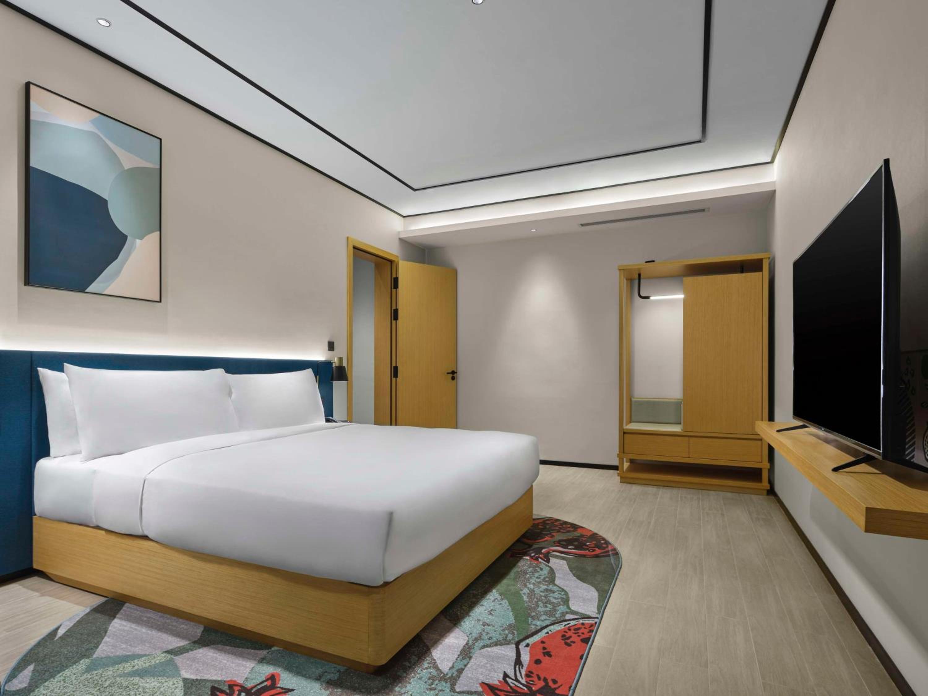 Premium King Suite - Photo 2