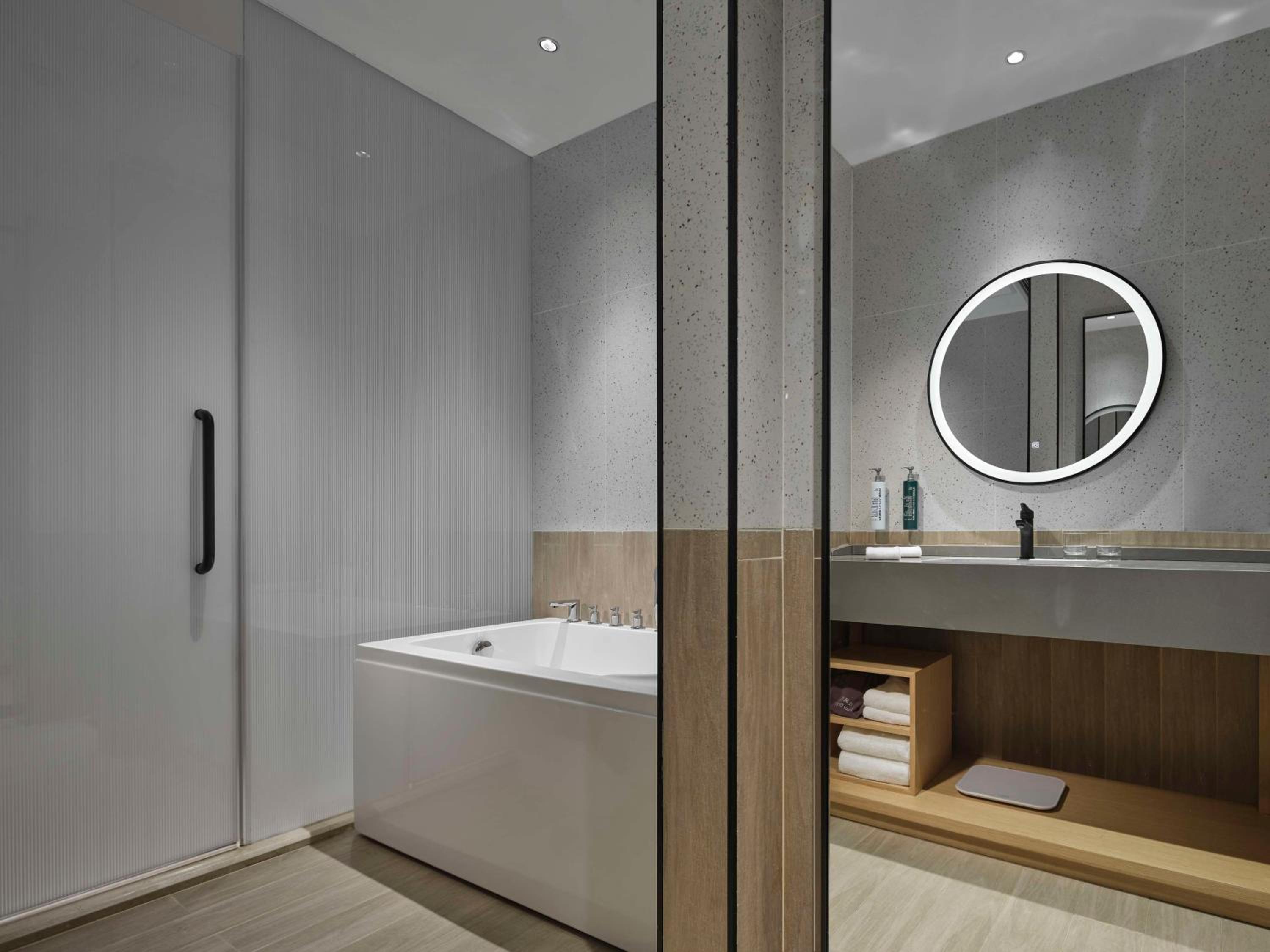 Premium King Suite - Photo 4