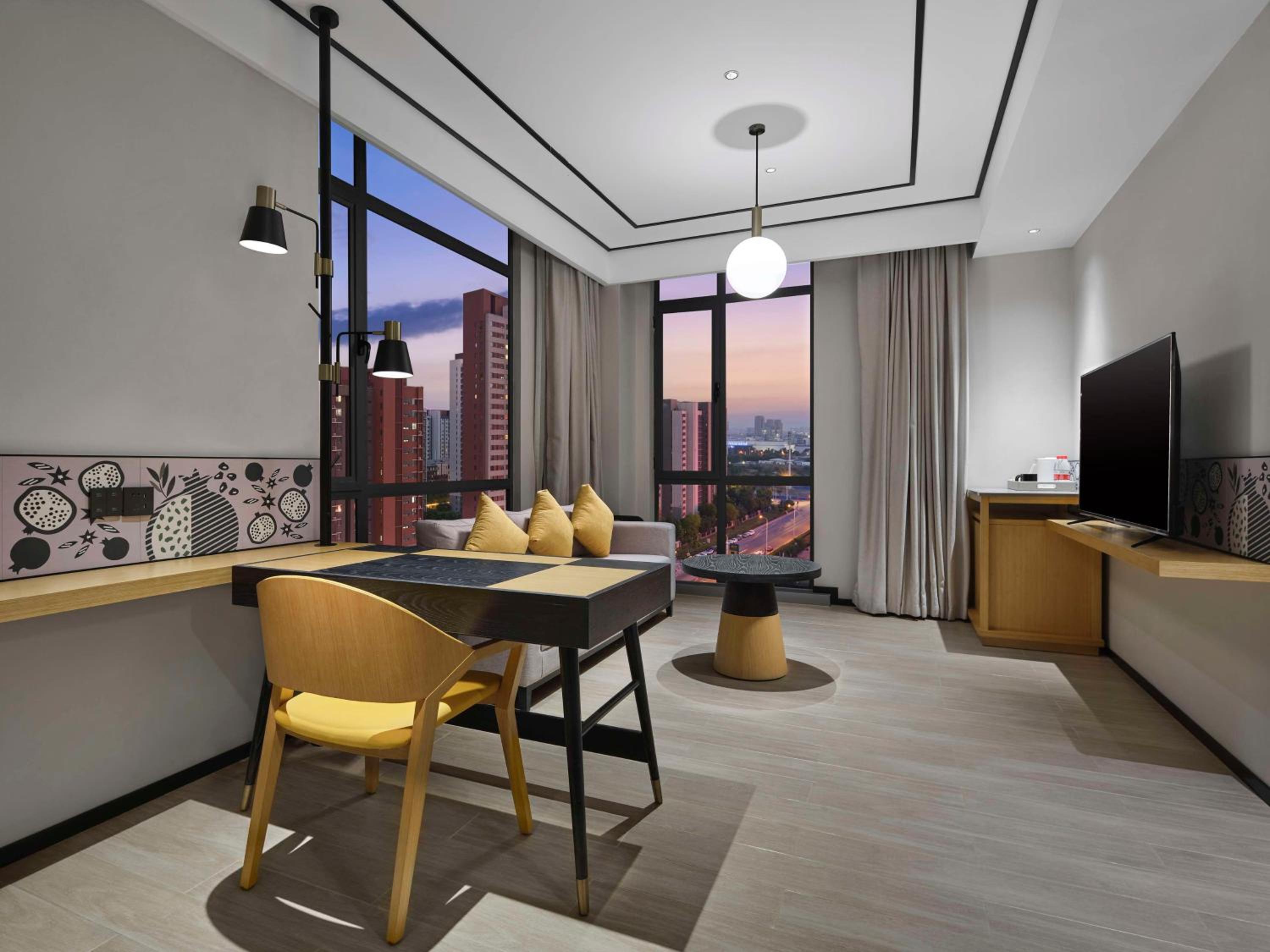 Premium King Suite - Photo 3