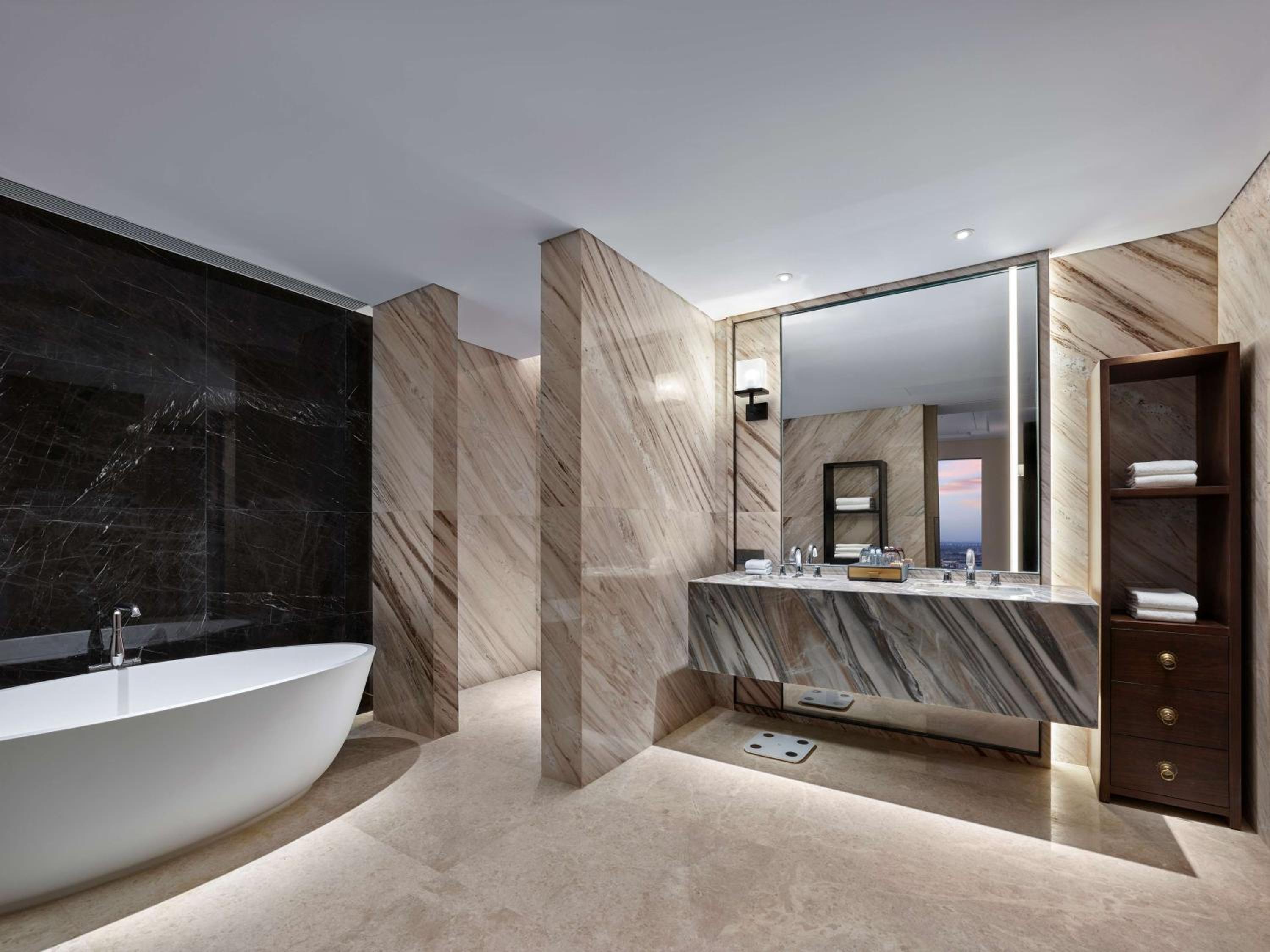 Premium King Suite - Photo 5