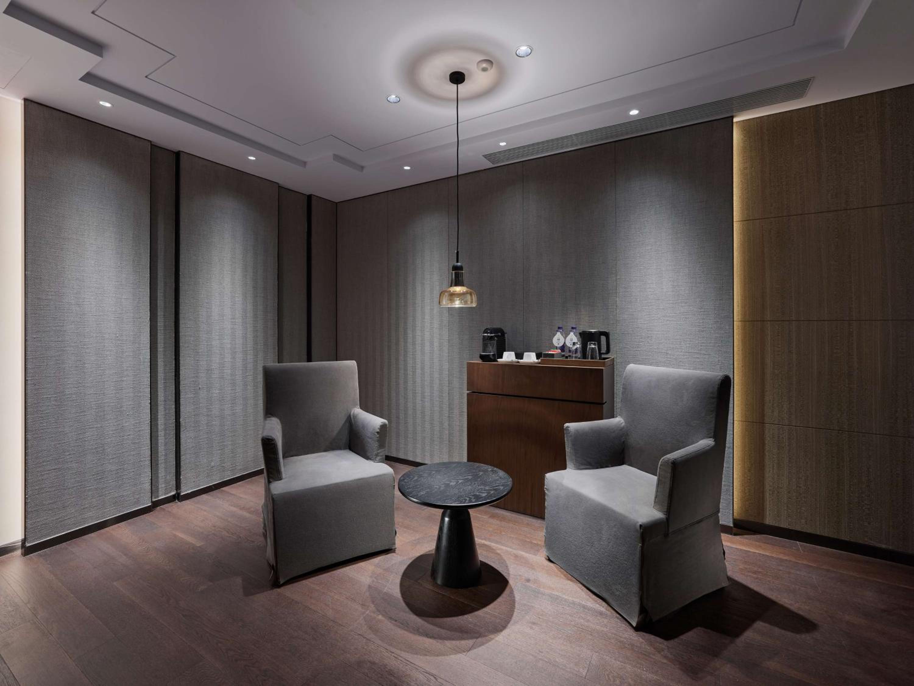Premium King Suite - Photo 1
