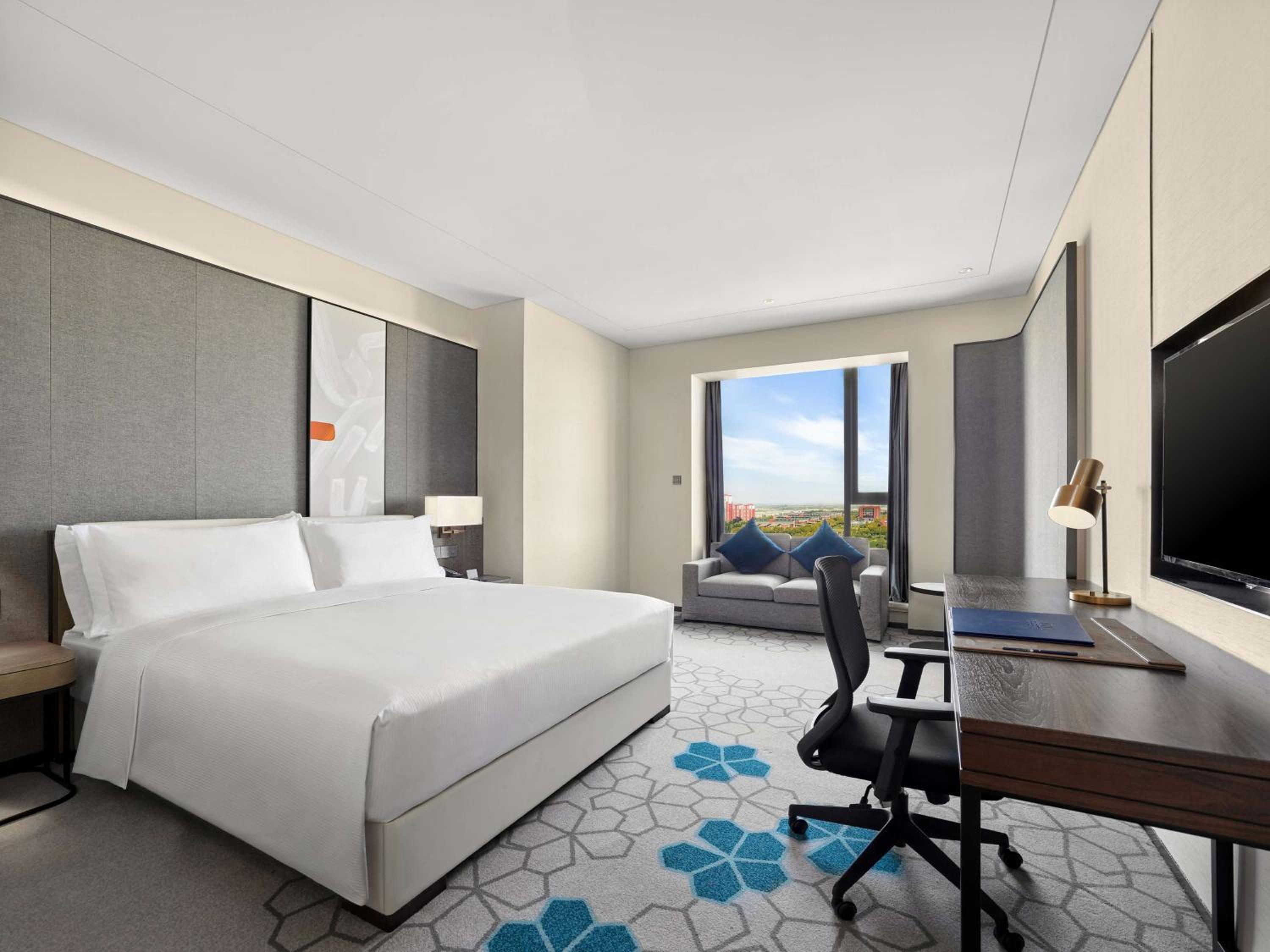 Deluxe King Room - Photo 1