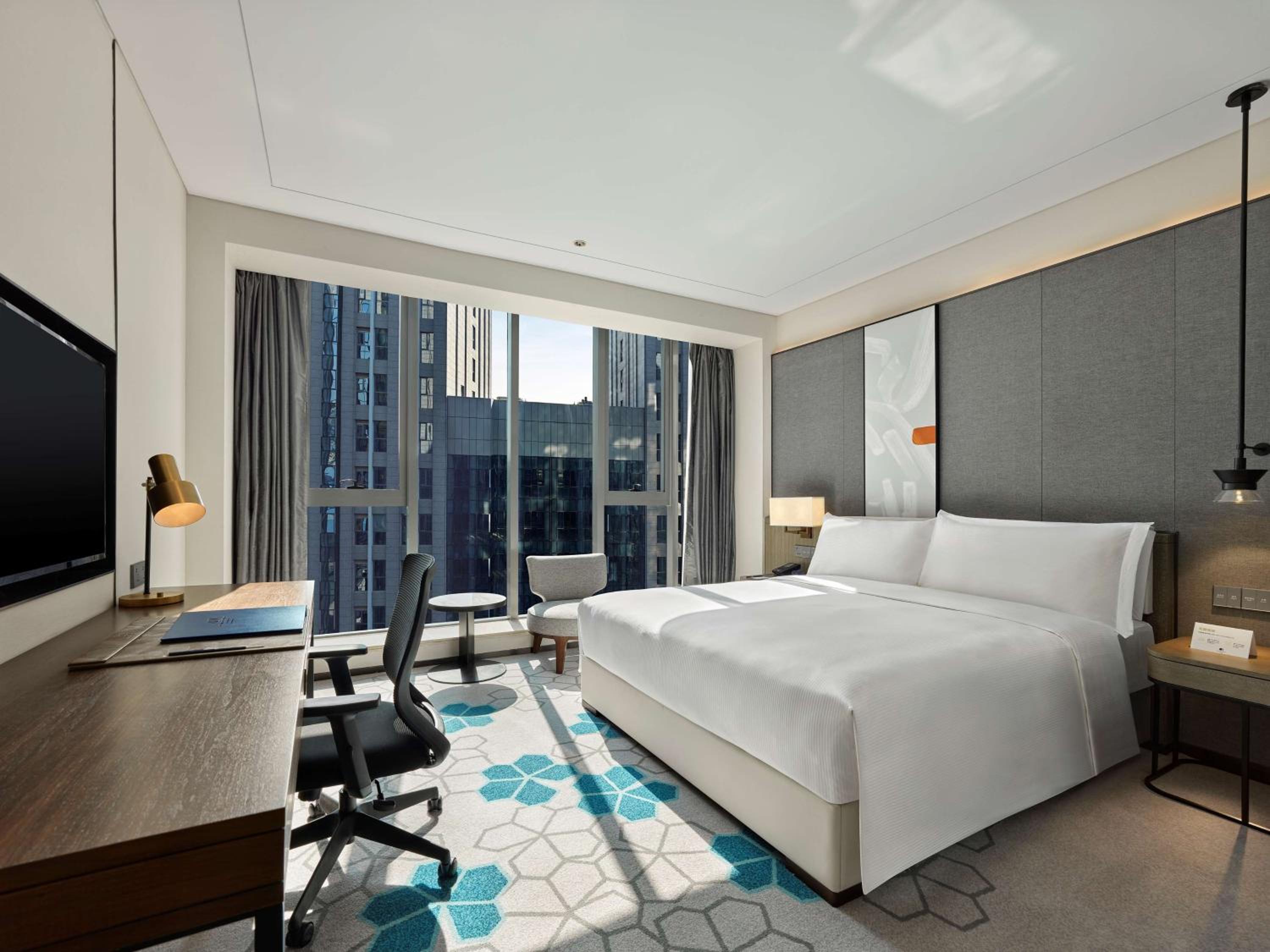 Deluxe King Room - Photo 4