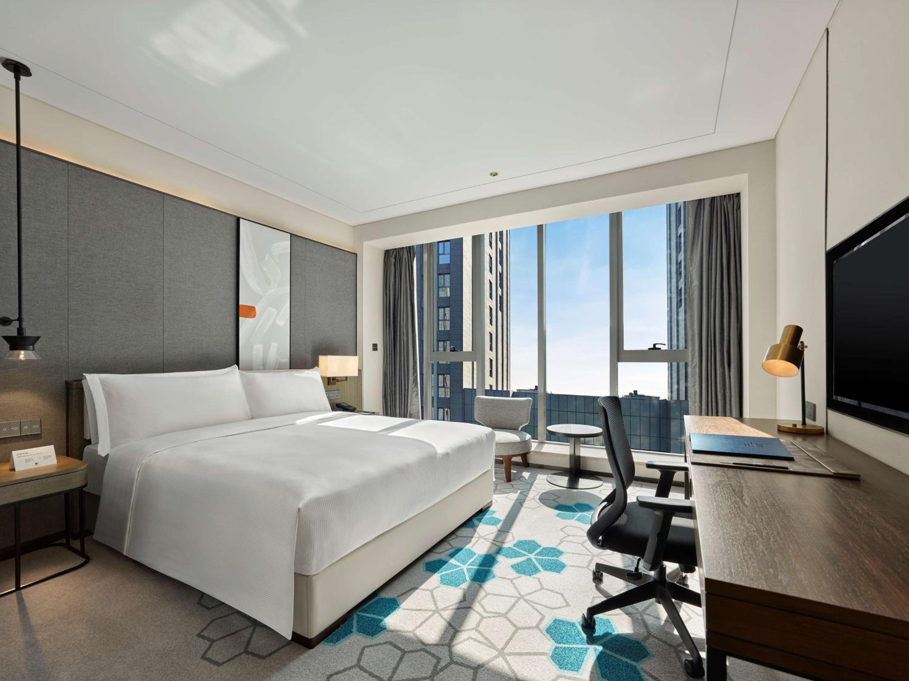 Deluxe King Room - Photo 5