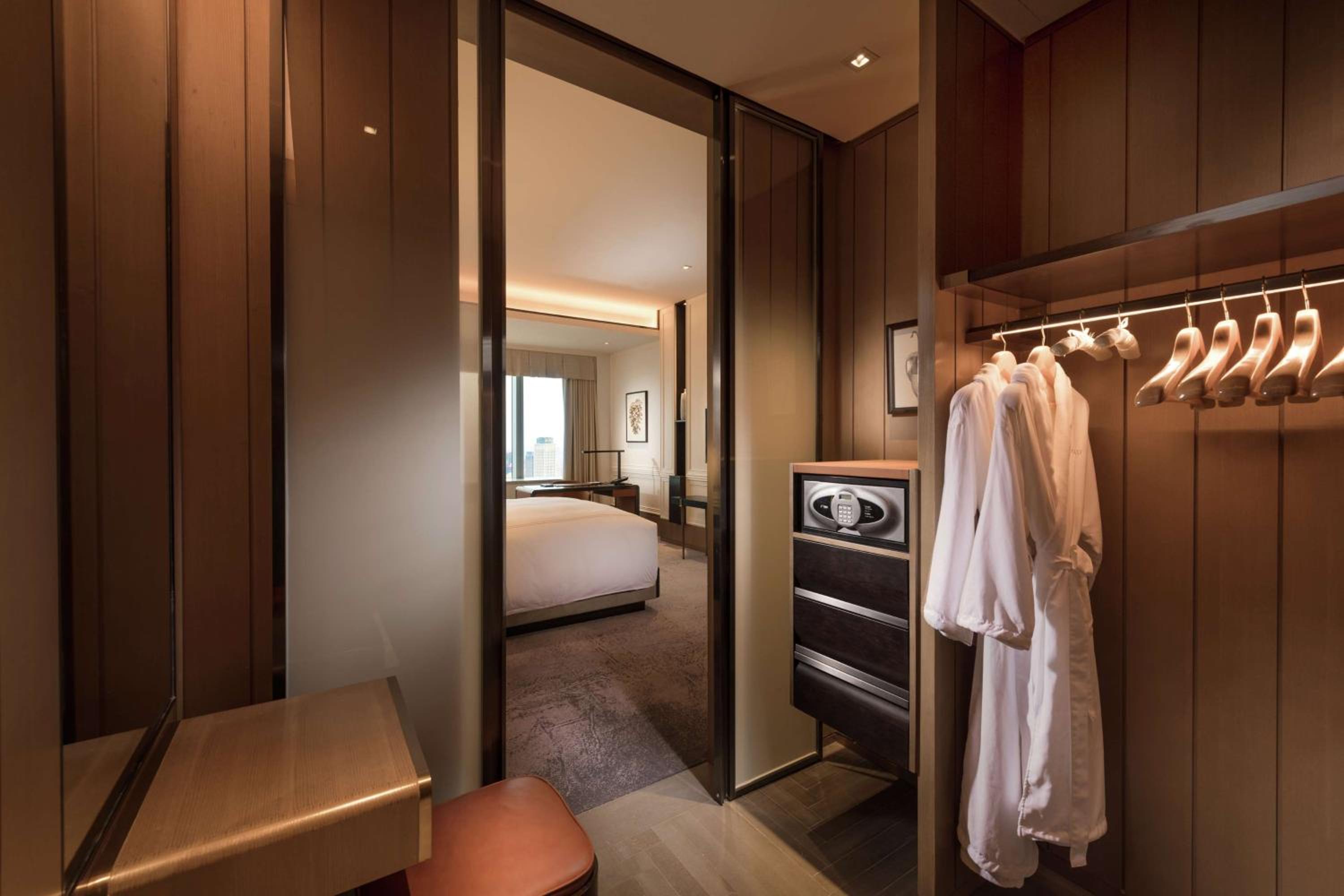 Executive King Room - Photo 2