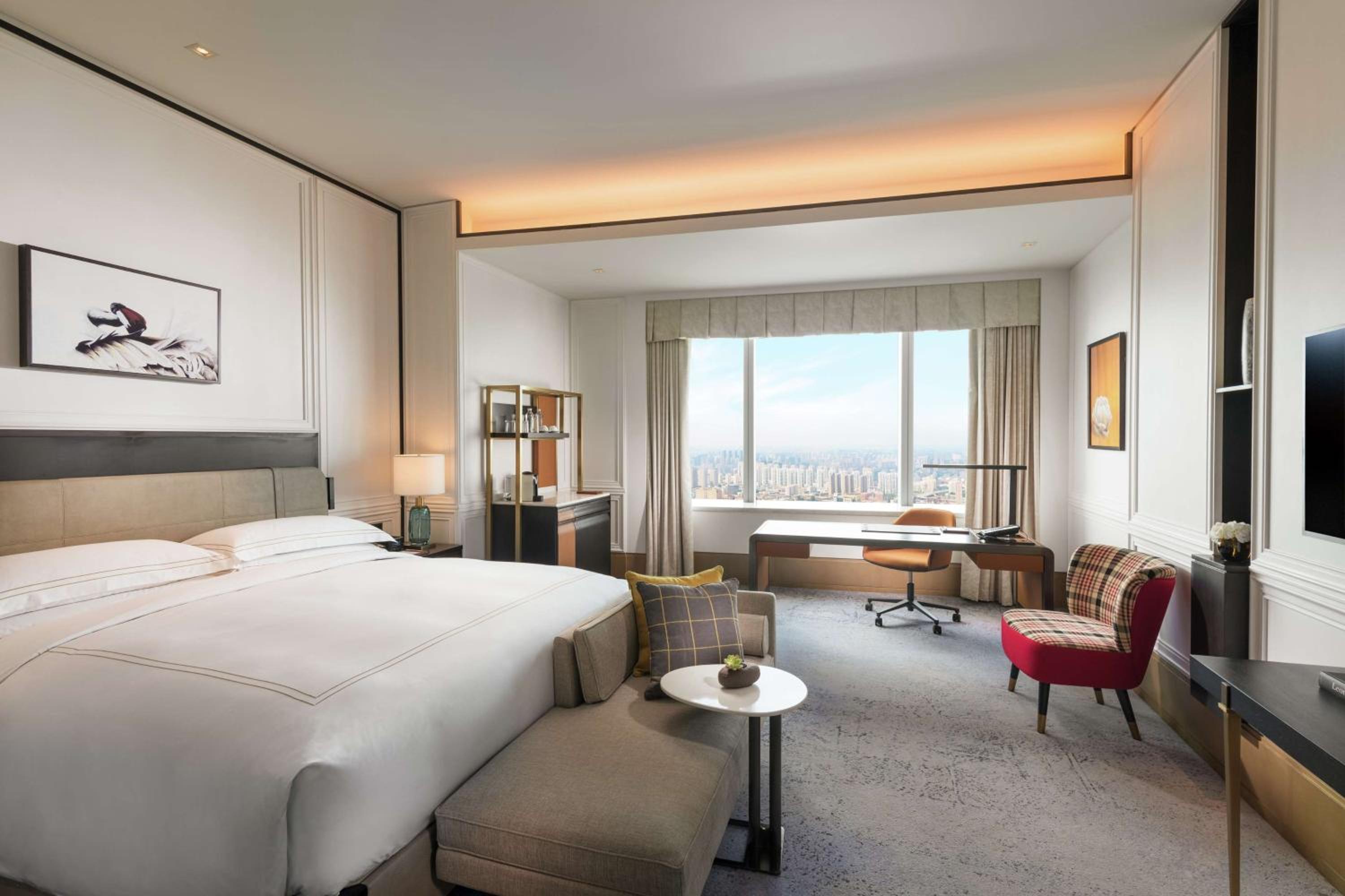 Deluxe King Room - Photo 3