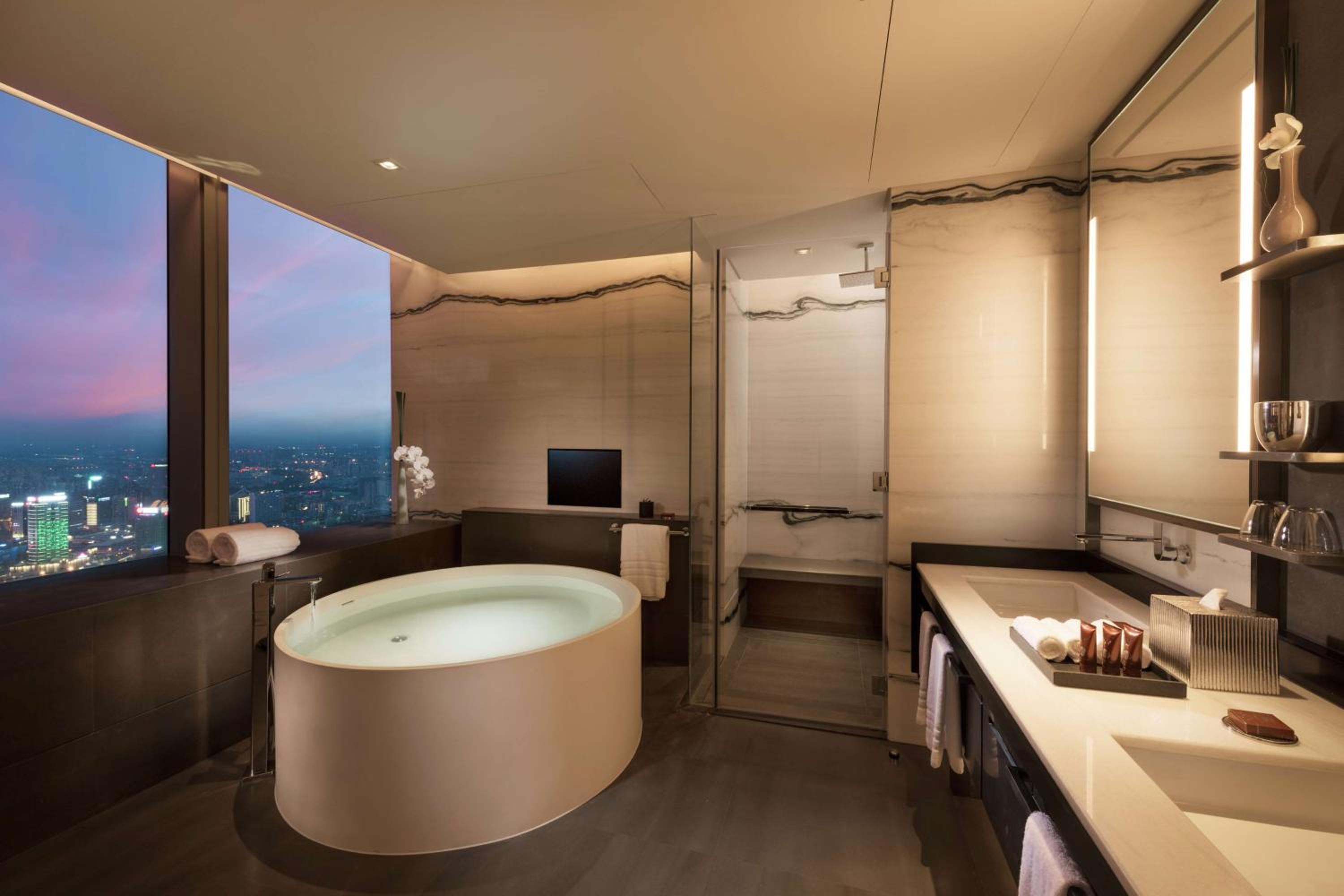 One-Bedroom King Suite - Photo 5