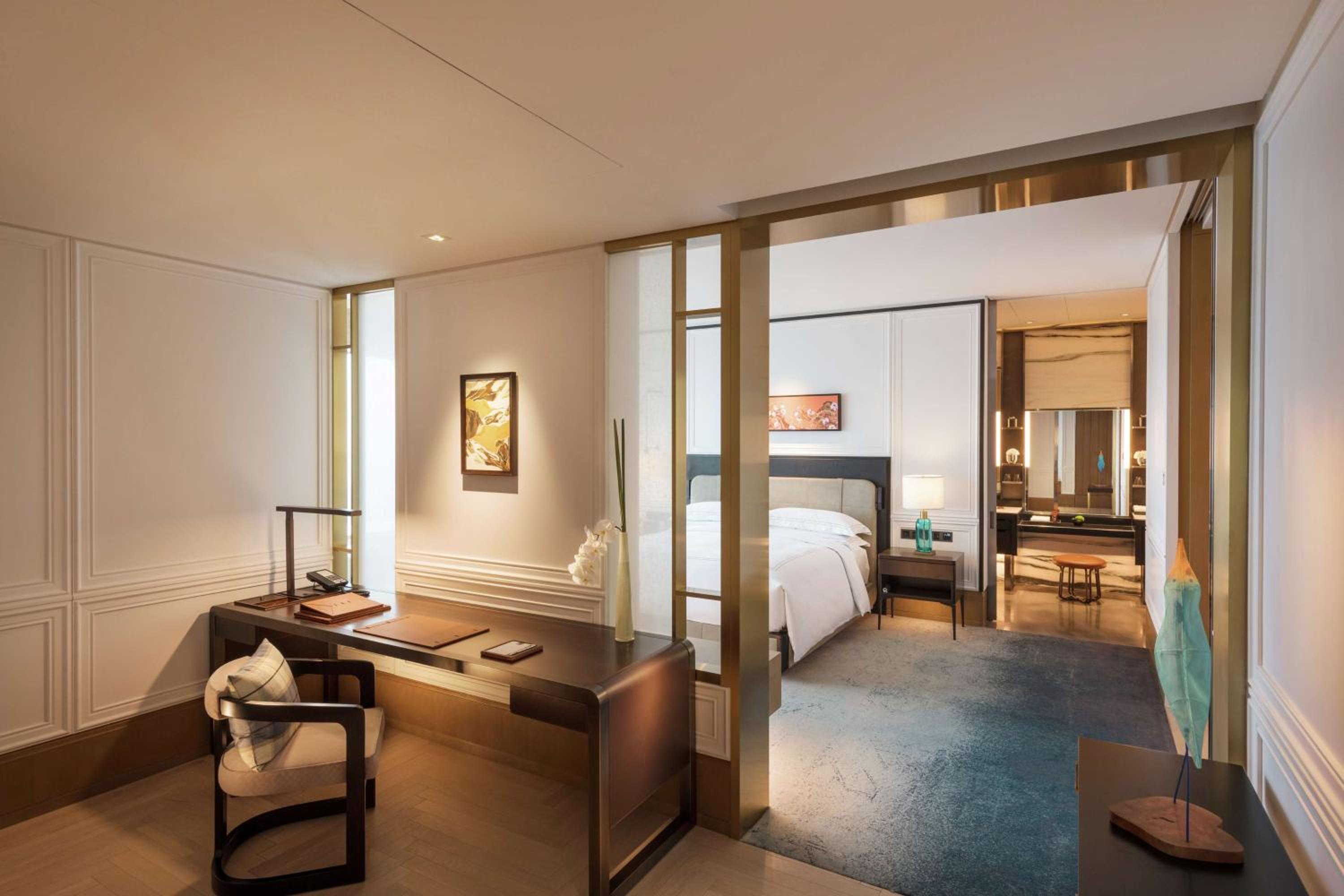 Premium King Suite - Photo 1