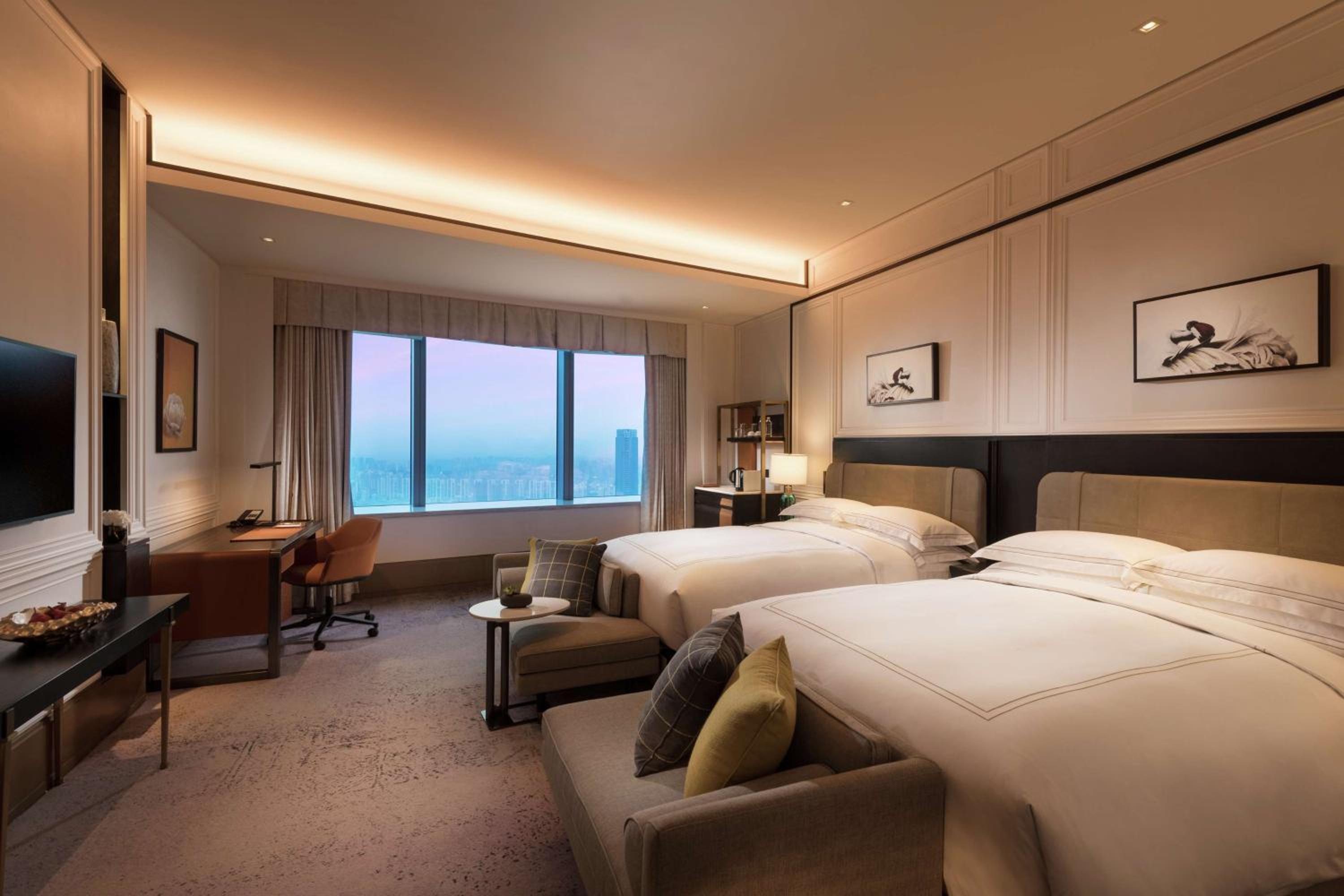 Executive Queen Room with Two Queen Beds - Photo 2