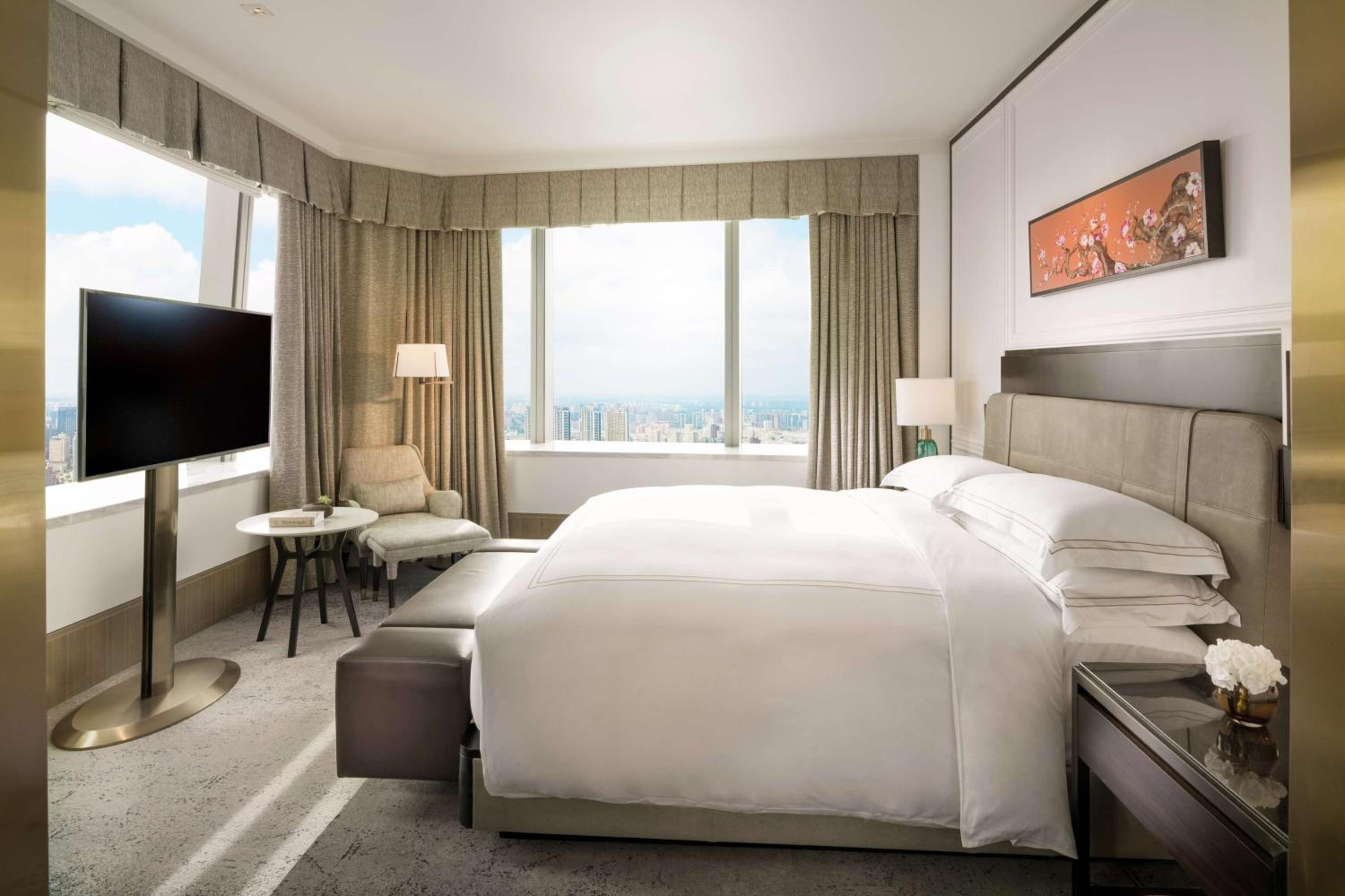 Deluxe King Suite - Photo 4