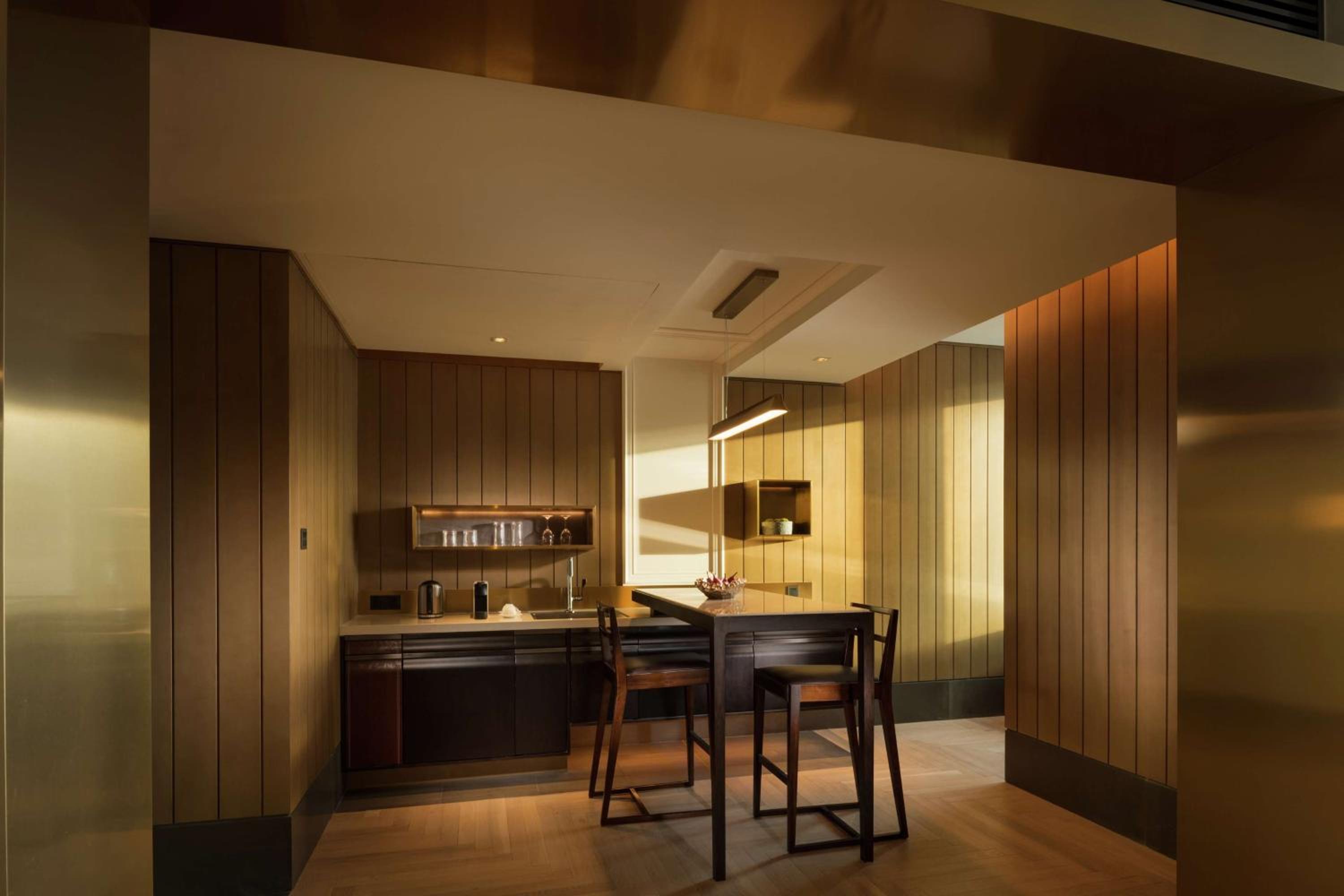 One-Bedroom King Suite - Photo 3