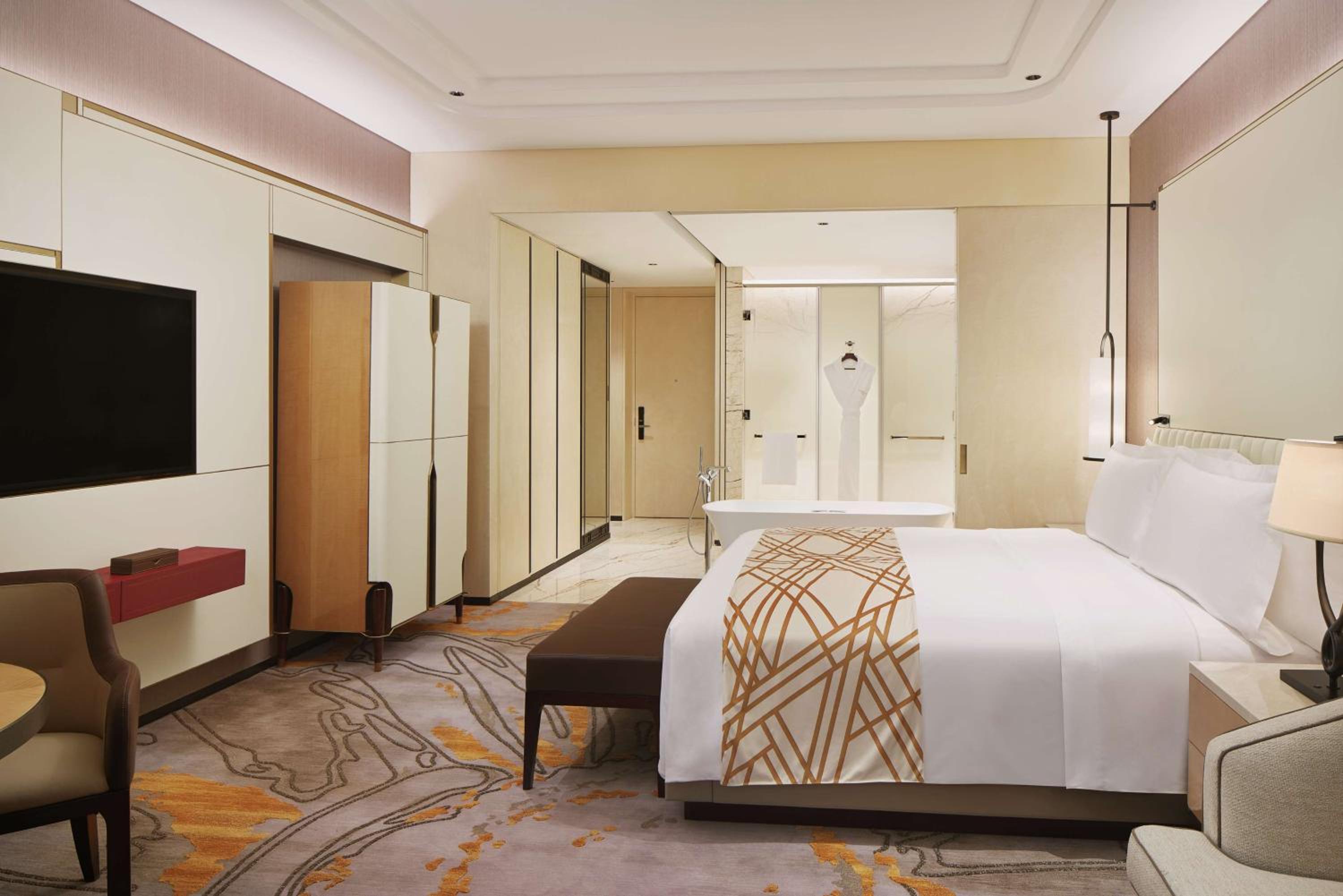 Deluxe King Room - Photo 3