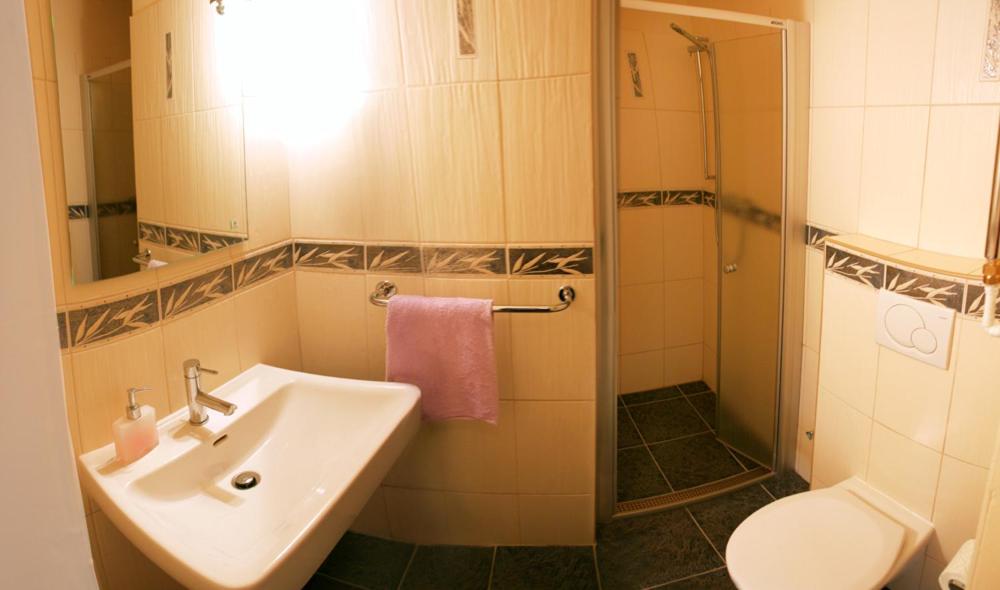 Double or Twin Room photo 3