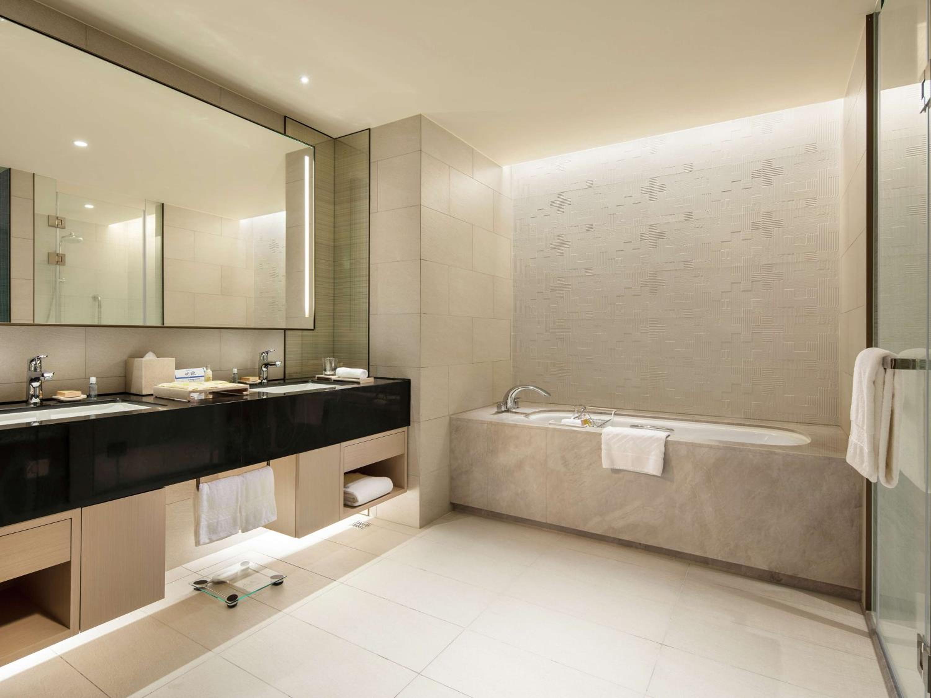 Premium King Suite - Photo 7