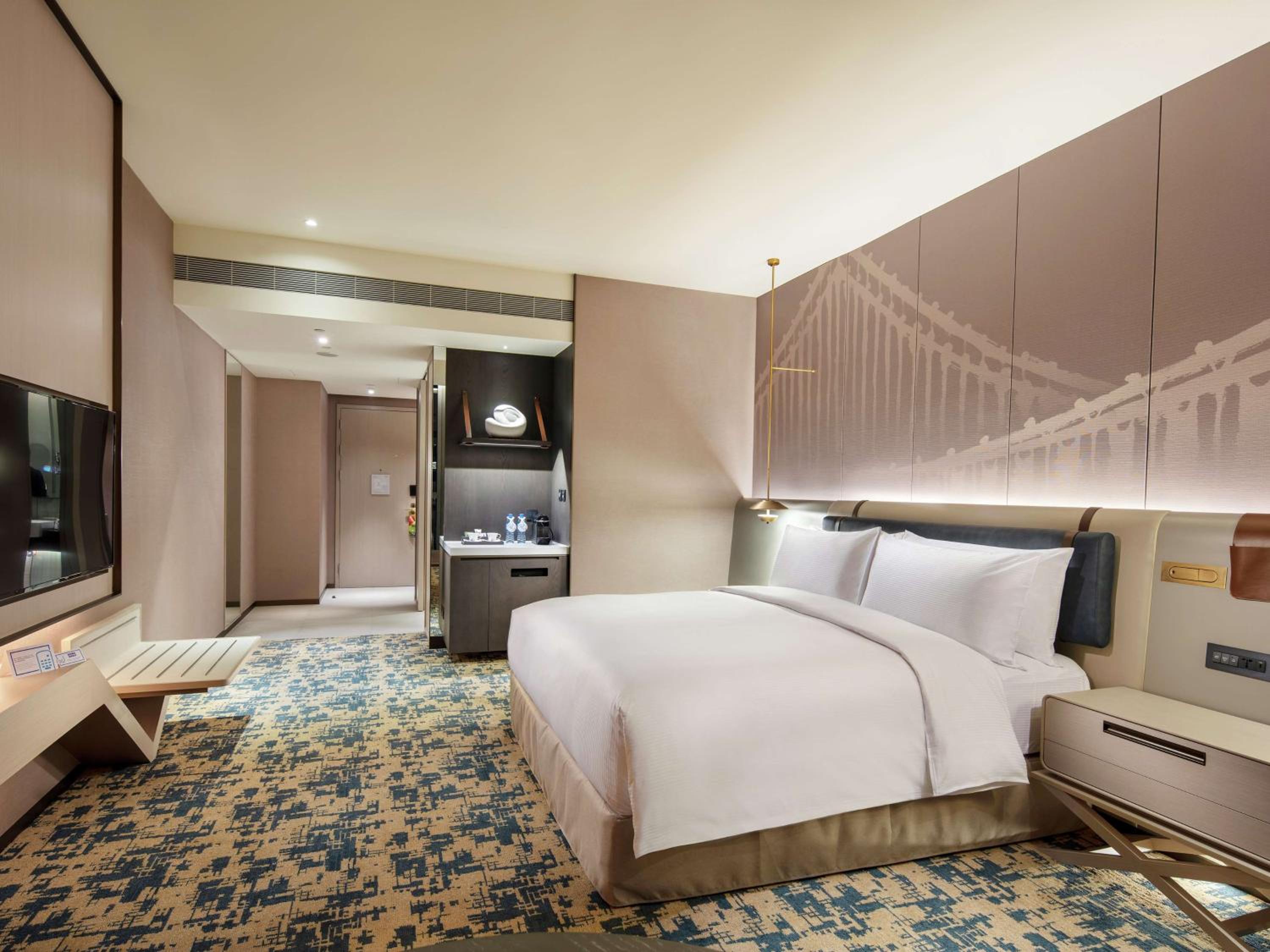 King Guest Room - Photo 2