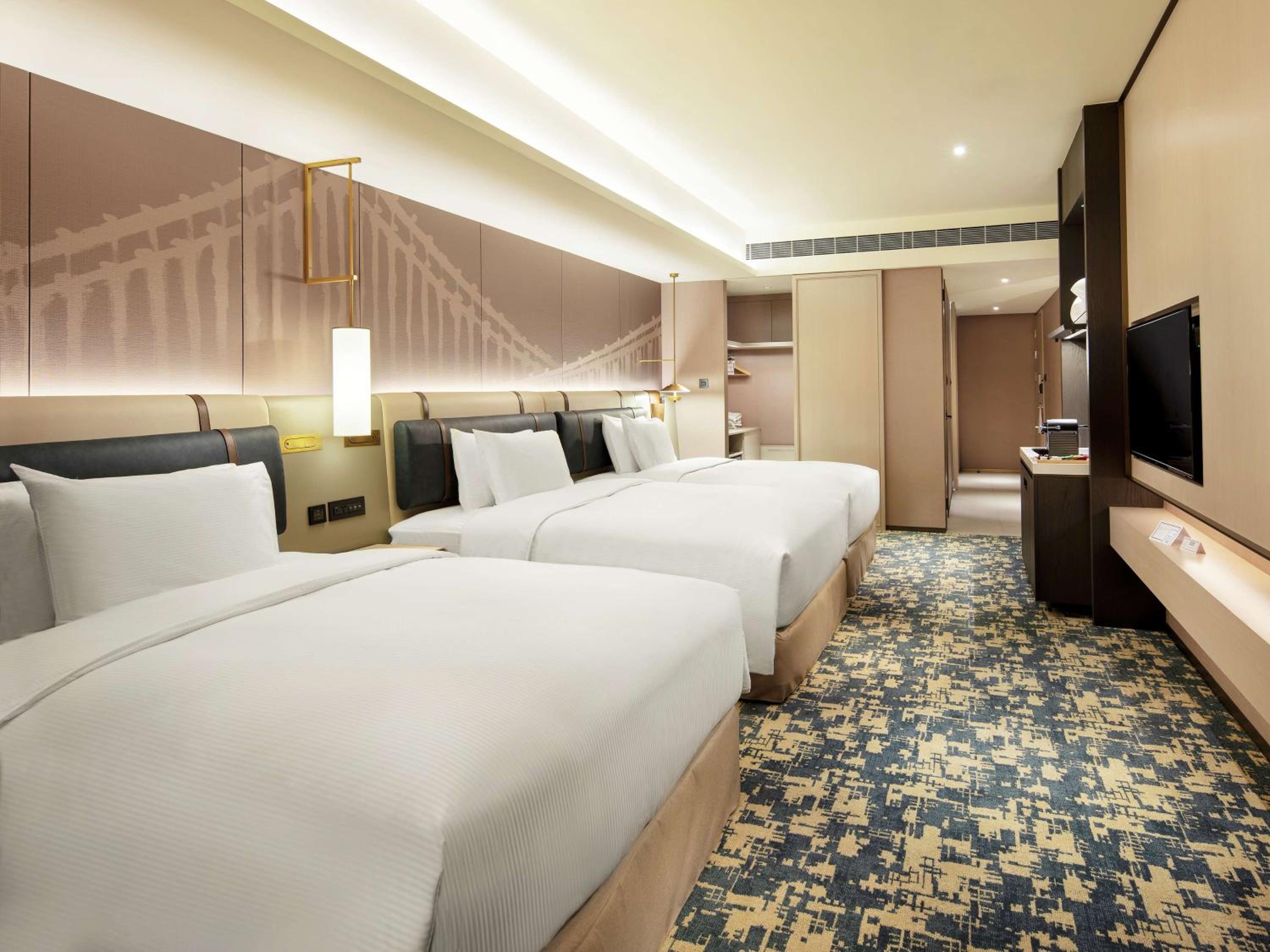 Triple Room with Three Single Beds - Photo 2