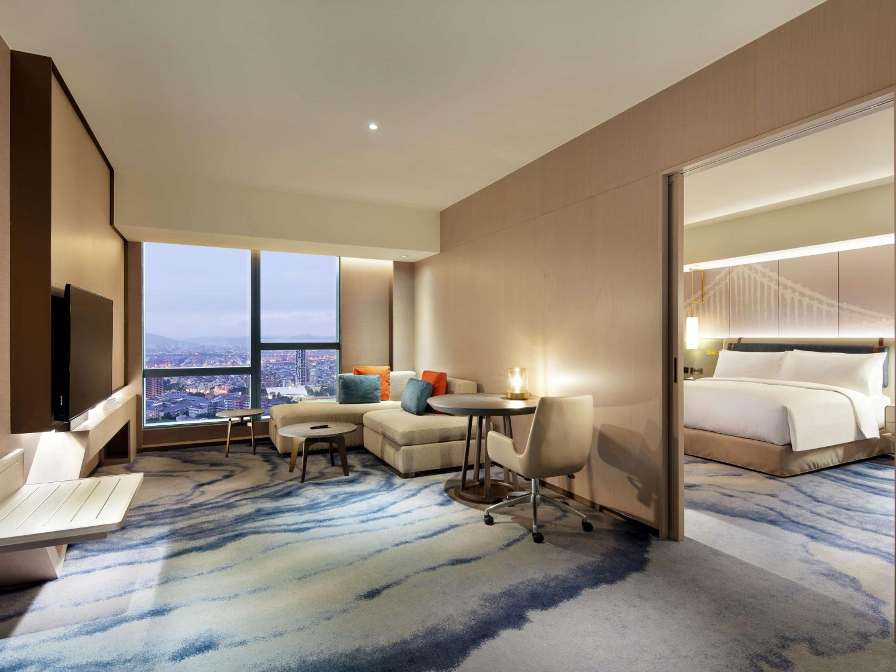 Premium King Suite - Photo 4
