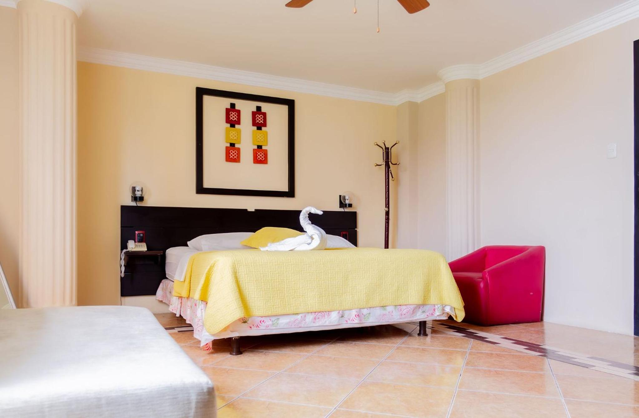 Deluxe Queen Room with Two Queen Beds photo 2