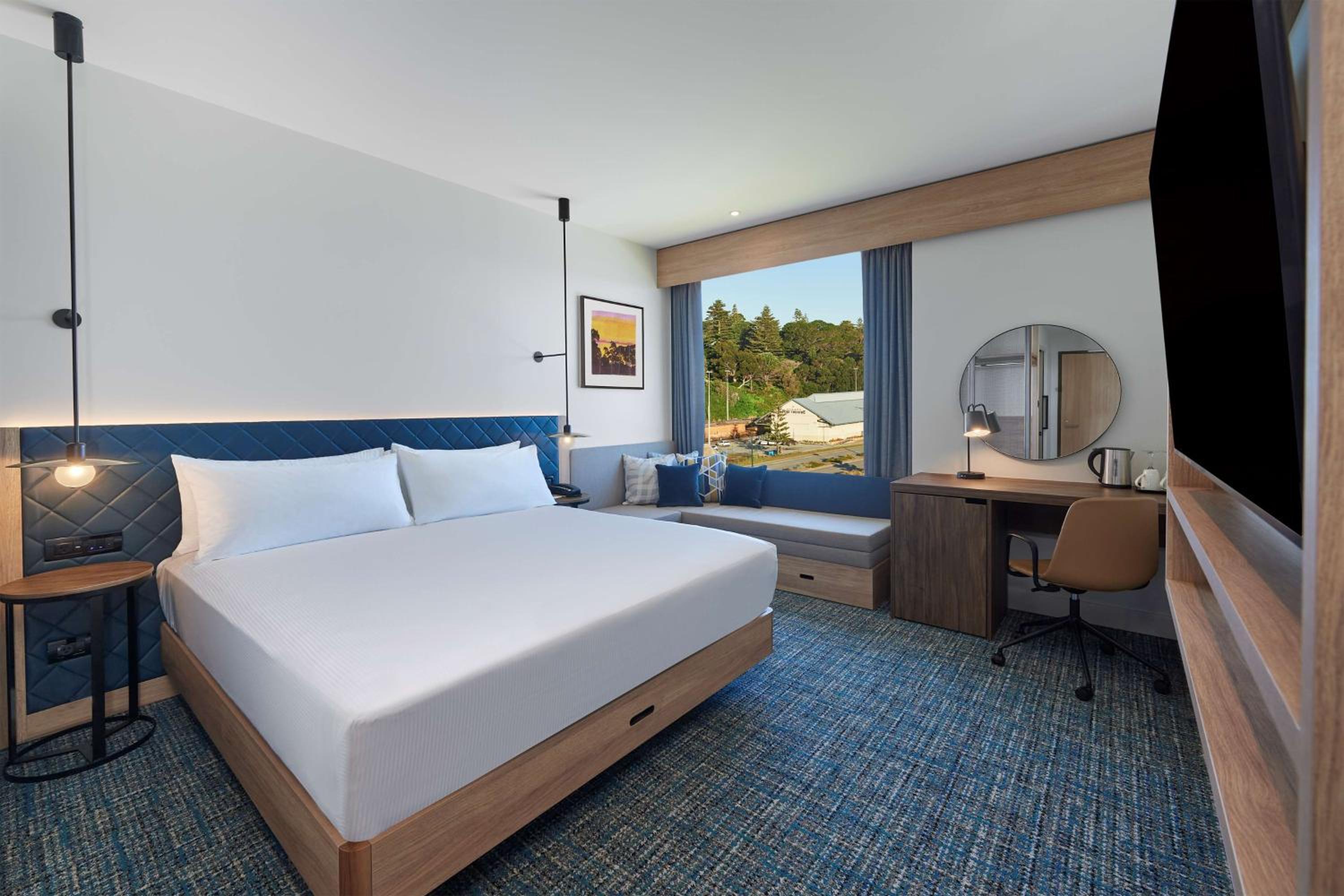King Guest Room - Photo 4