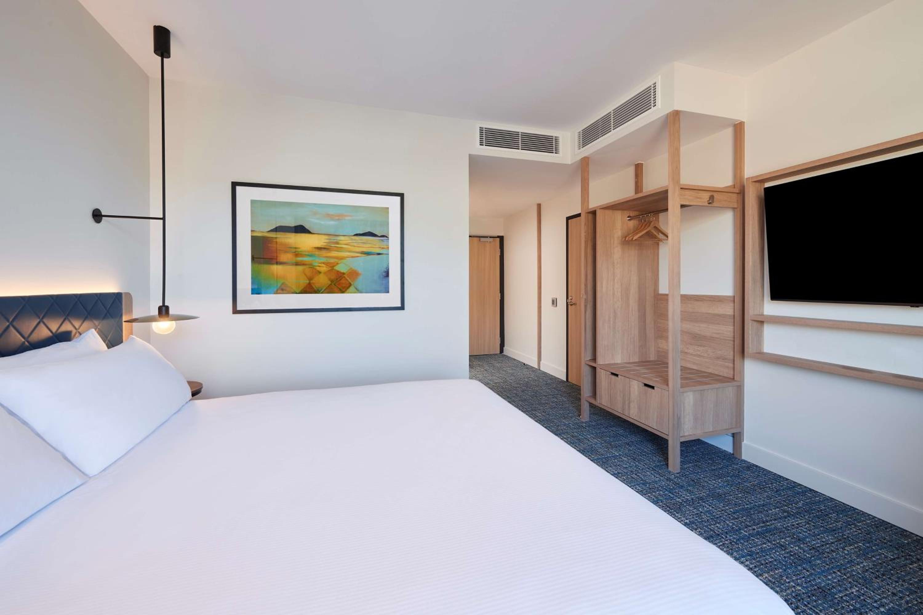 King Room - Mobility Accessible  - Photo 3