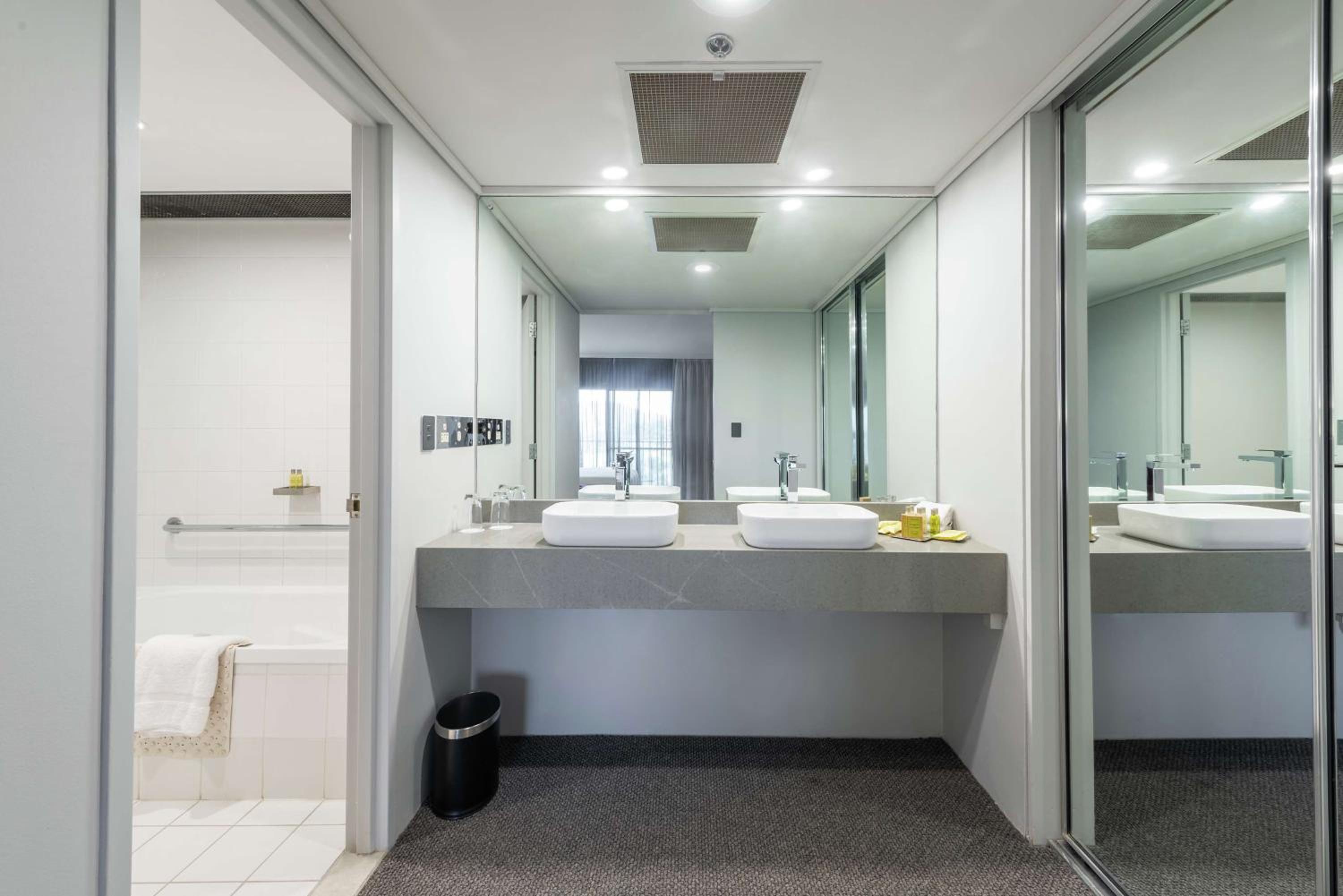 Premier King Suite with Mountain View